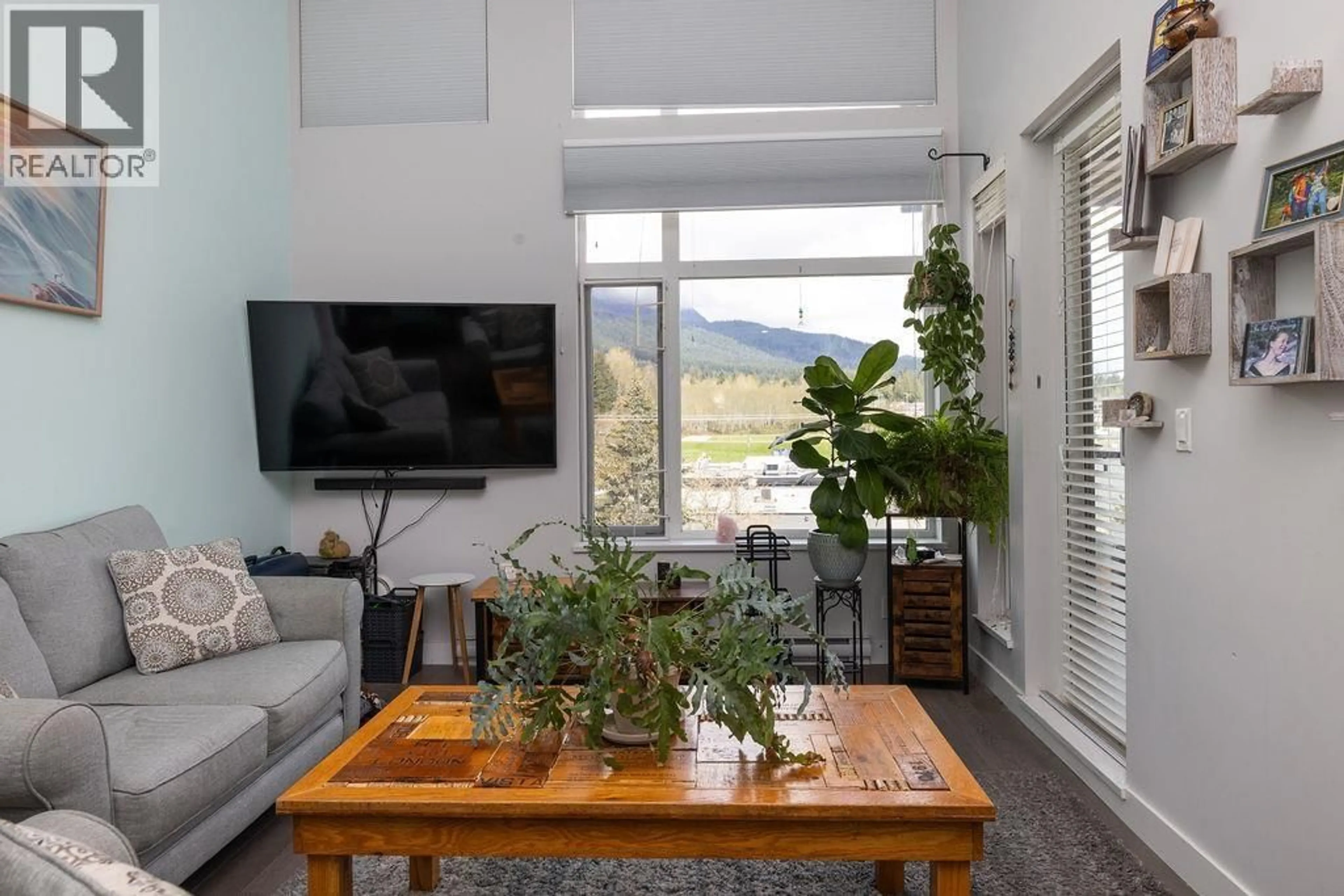 Living room with furniture, unknown for 404 - 875 GIBSONS WAY, Gibsons British Columbia V0N1V0