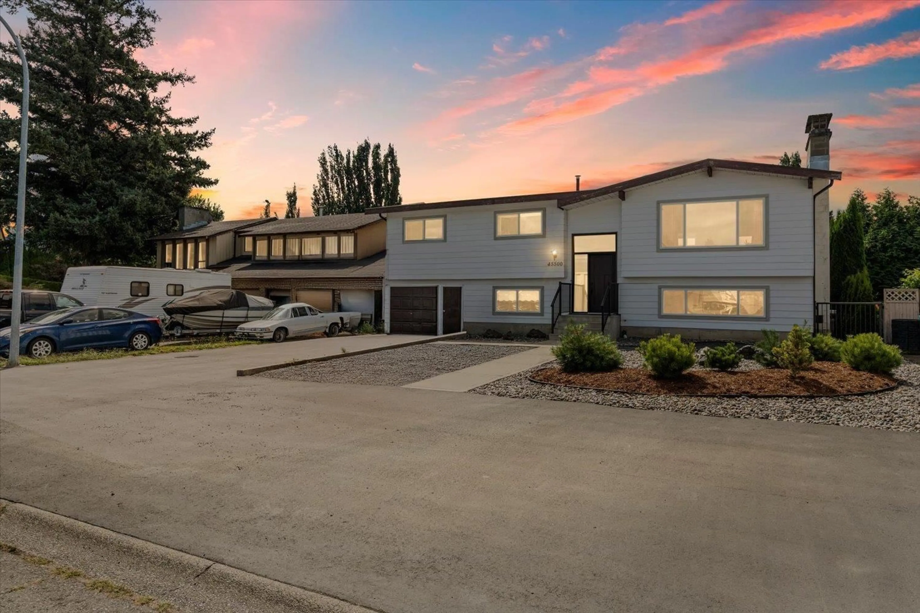 A pic from outside/outdoor area/front of a property/back of a property/a pic from drone, street for 45500 CONCORD AVENUE, Chilliwack British Columbia V2R2N7