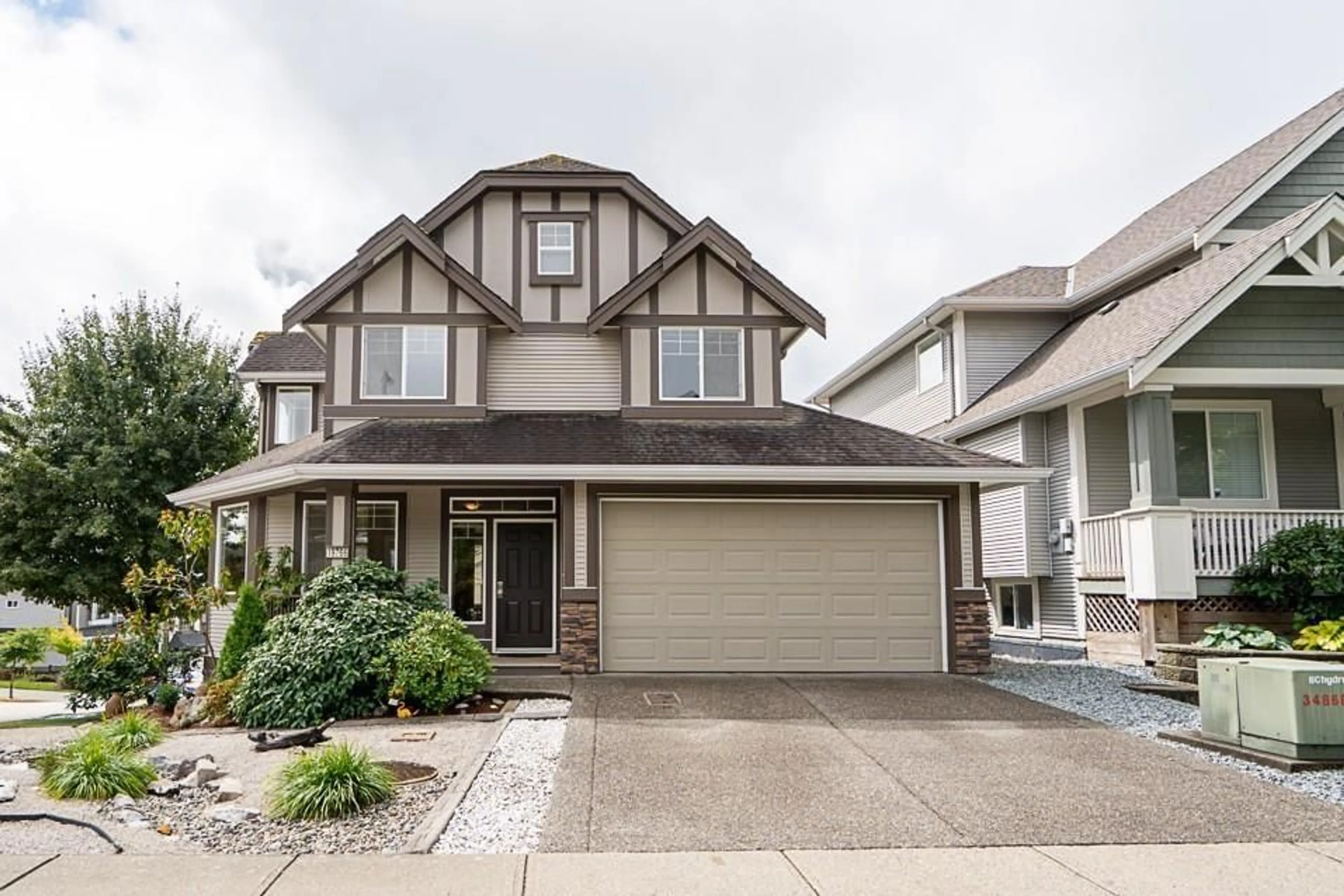 Home with vinyl exterior material, street for 19766 69, Langley British Columbia V2Y3H5