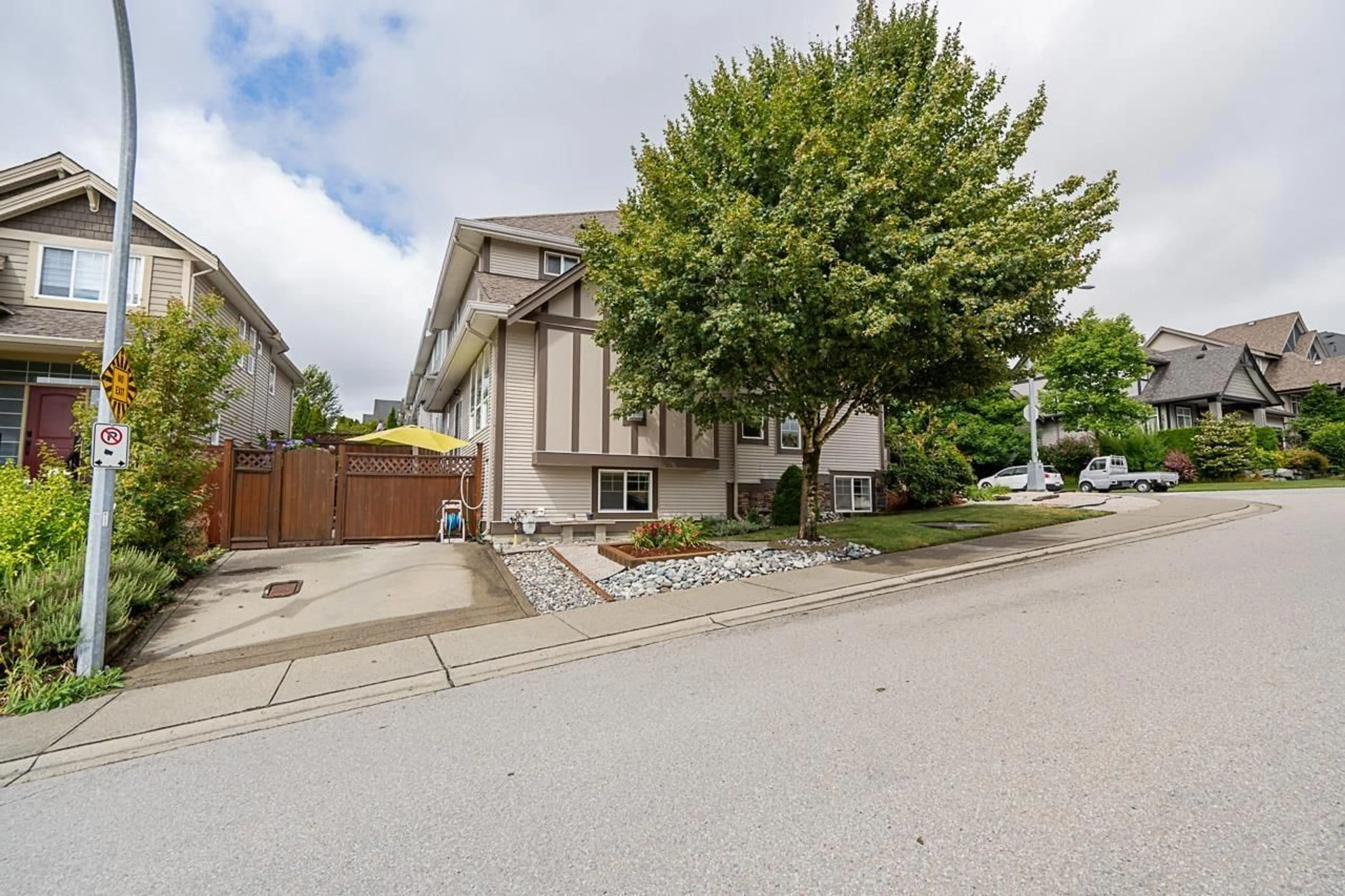A pic from outside/outdoor area/front of a property/back of a property/a pic from drone, street for 19766 69, Langley British Columbia V2Y3H5