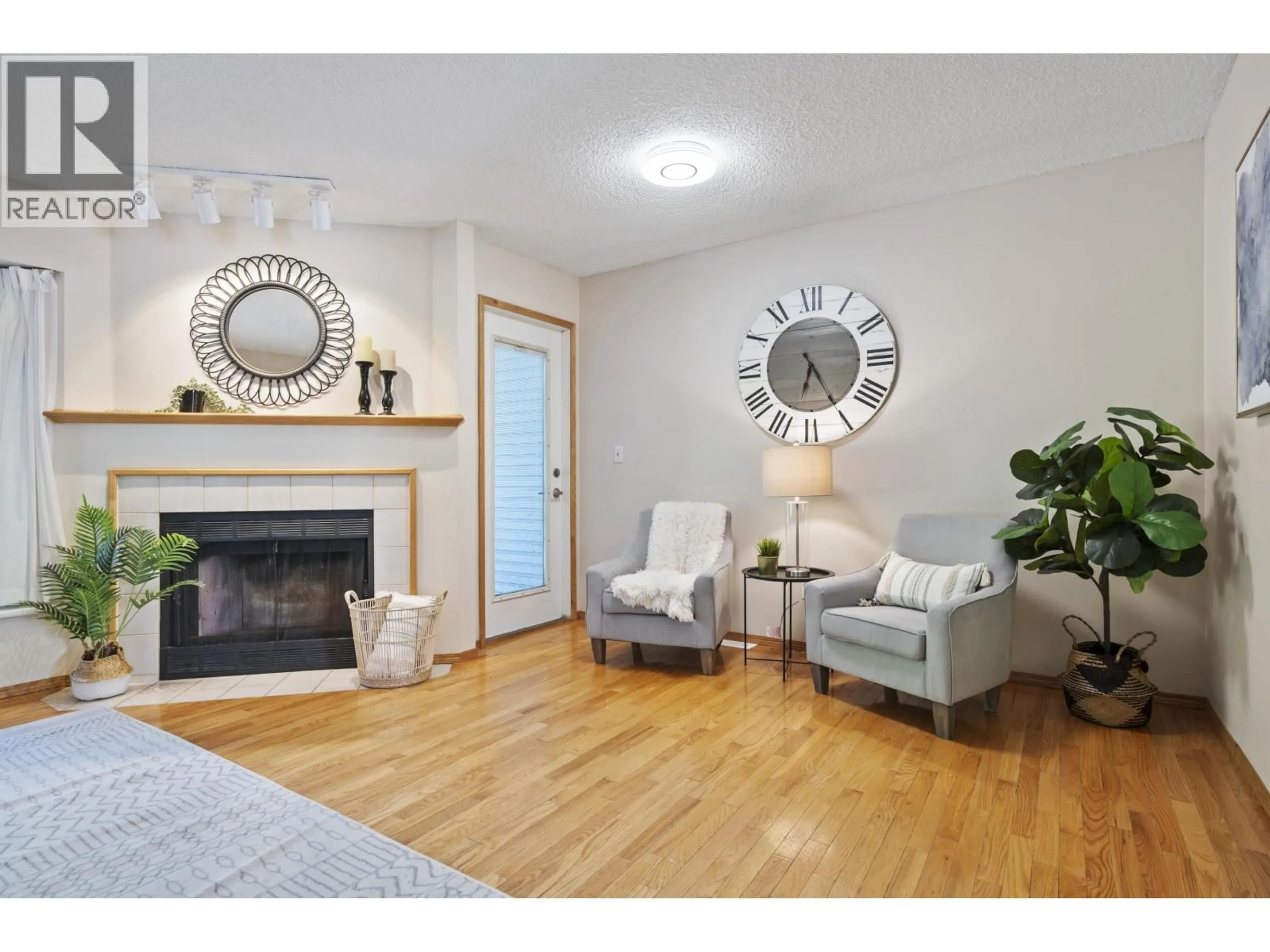Living room with furniture, wood/laminate floor for 57 - 1195 FALCON DRIVE, Coquitlam British Columbia V3E2H1