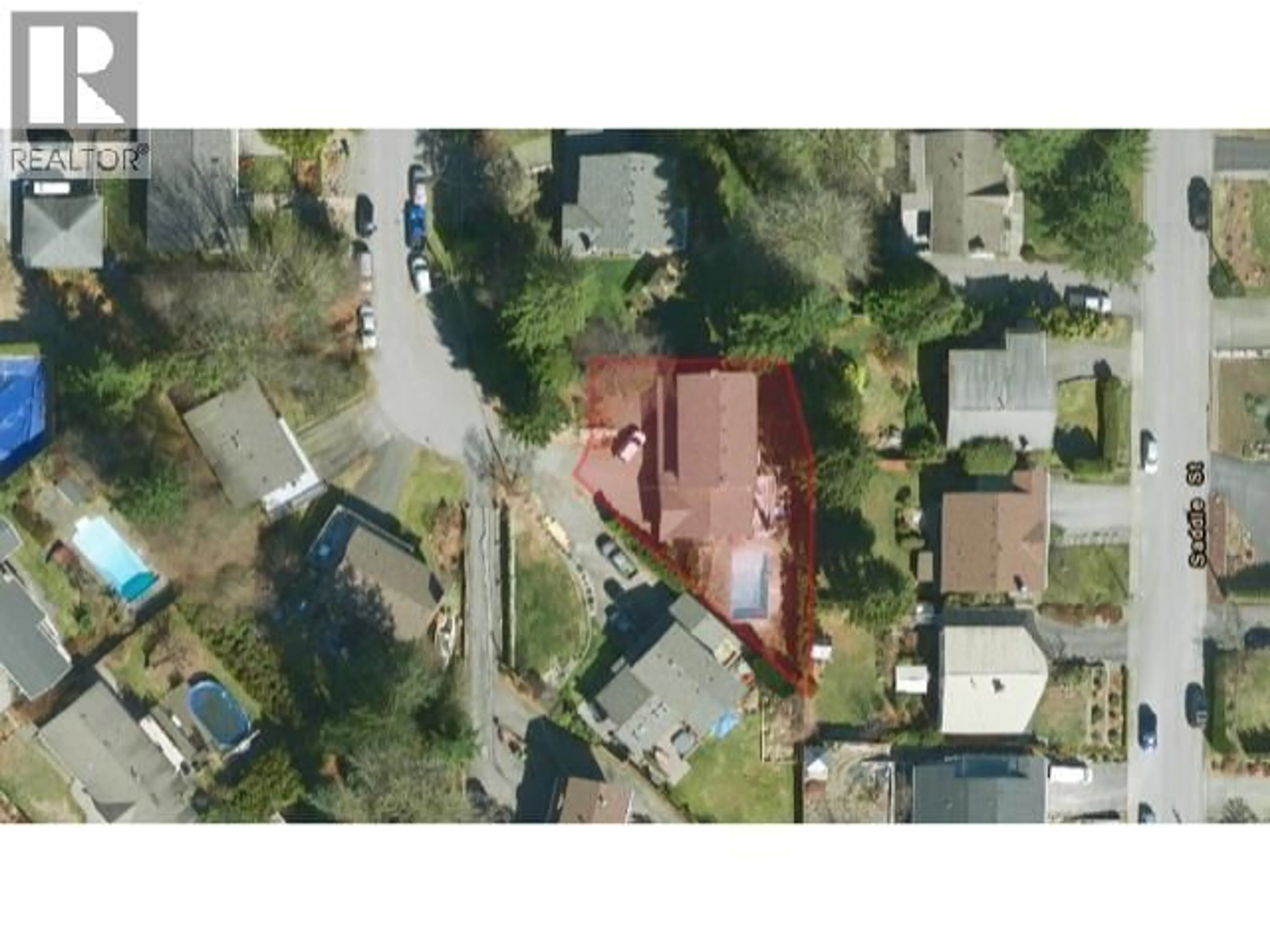 A pic from outside/outdoor area/front of a property/back of a property/a pic from drone, street for 999 OGDEN STREET, Coquitlam British Columbia V3C3P2