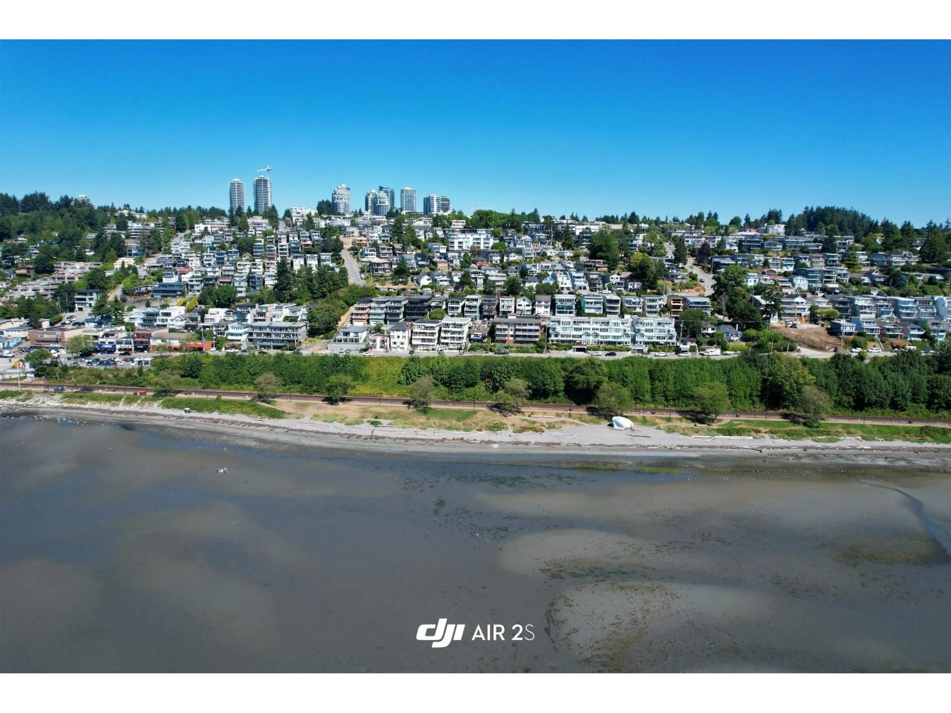 A pic from outside/outdoor area/front of a property/back of a property/a pic from drone, water/lake/river/ocean view for 15156 VICTORIA, White Rock British Columbia V4B1G3