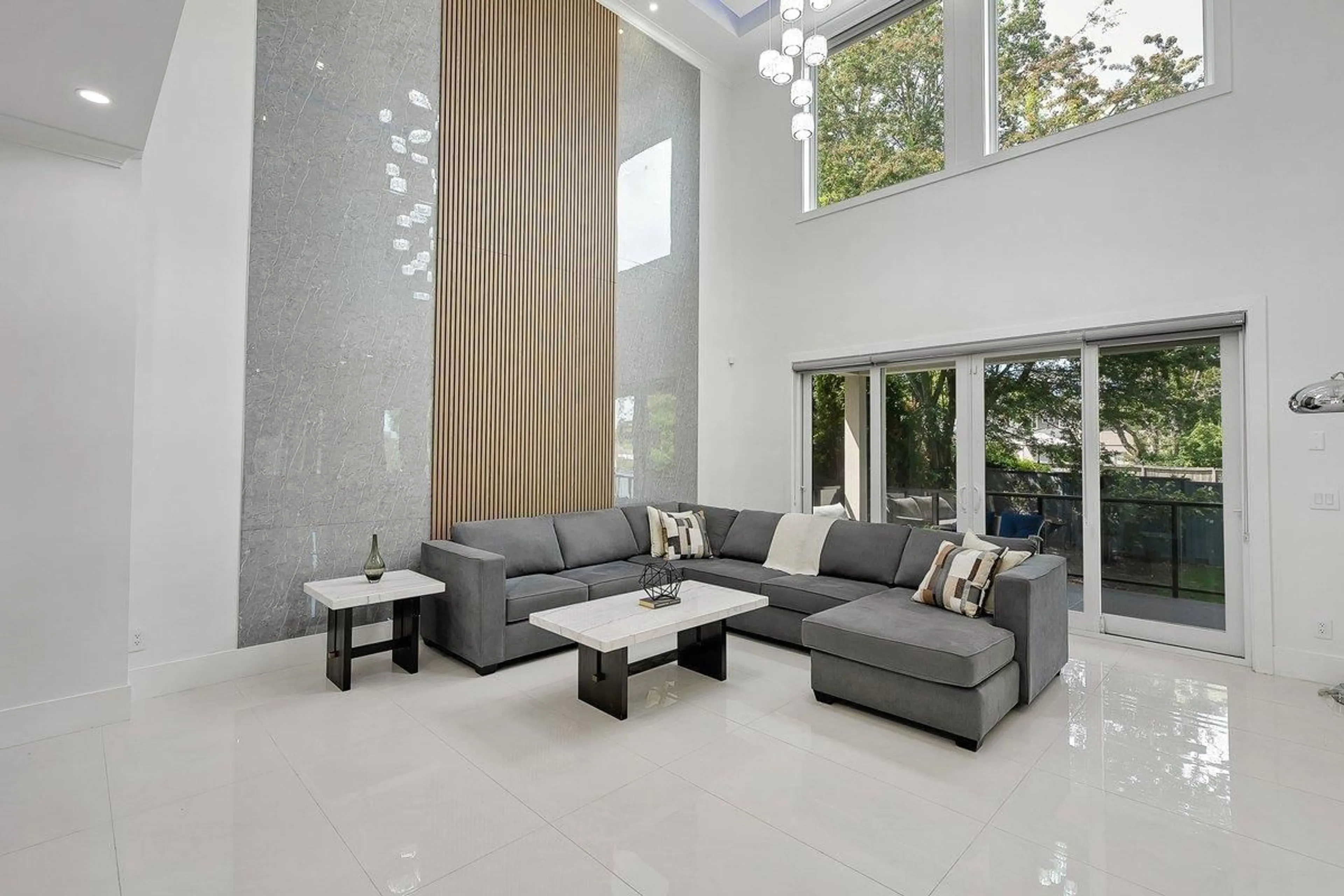 Living room with furniture, unknown for 15671 ROPER, White Rock British Columbia V4B2G9
