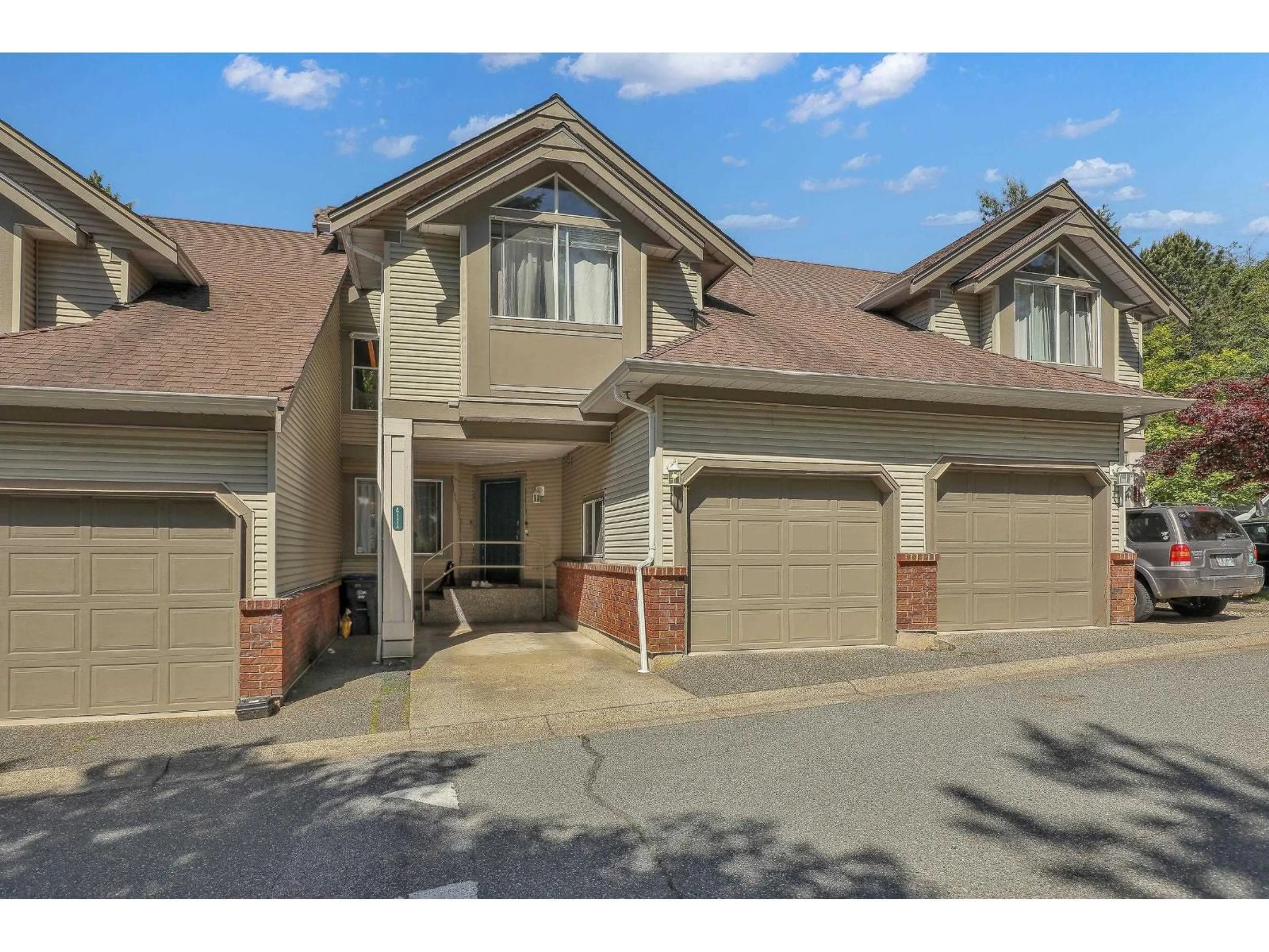 Unknown for 411 - 13900 HYLAND, Surrey British Columbia V3W2C3