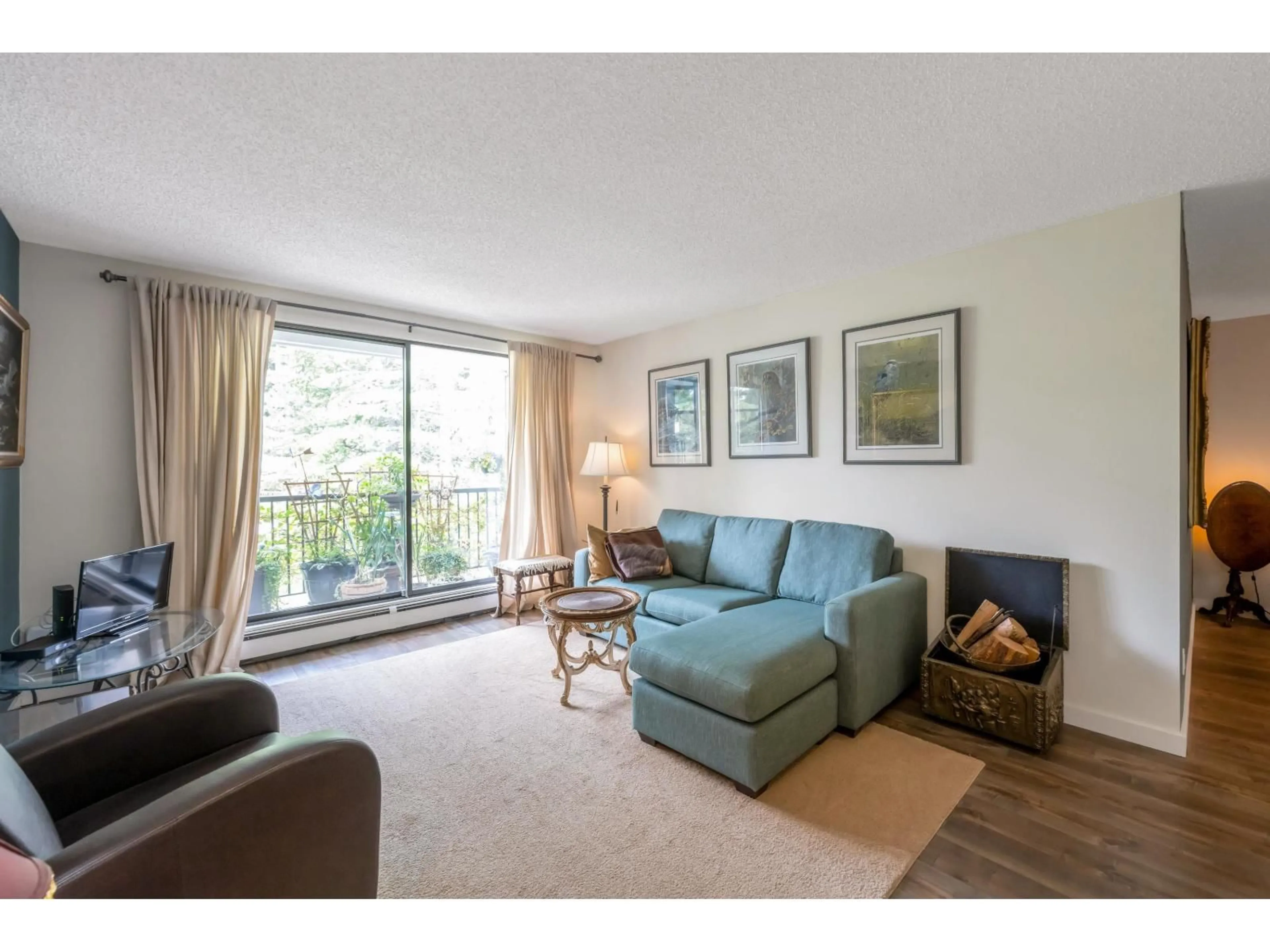 Living room with furniture, unknown for 307 - 1740 SOUTHMERE, Surrey British Columbia V4A6E4