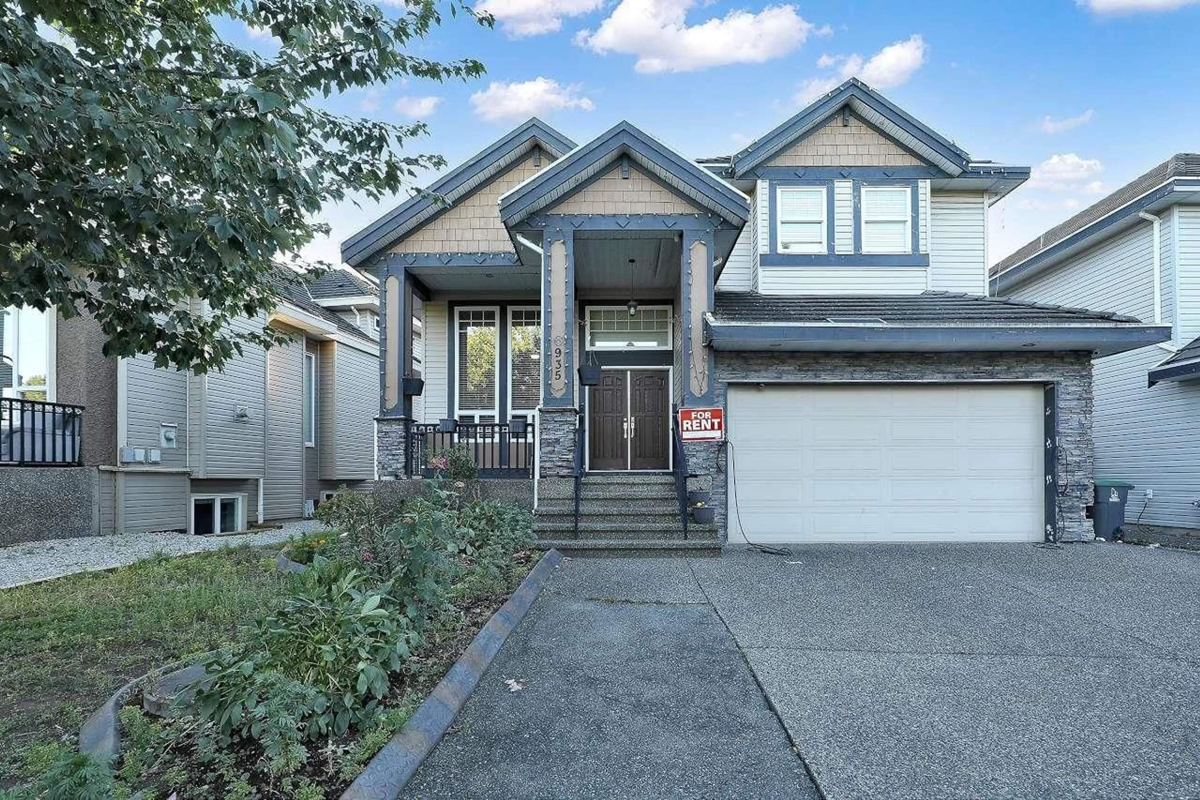 Home with vinyl exterior material, street for 6935 152, Surrey British Columbia V3S3L6