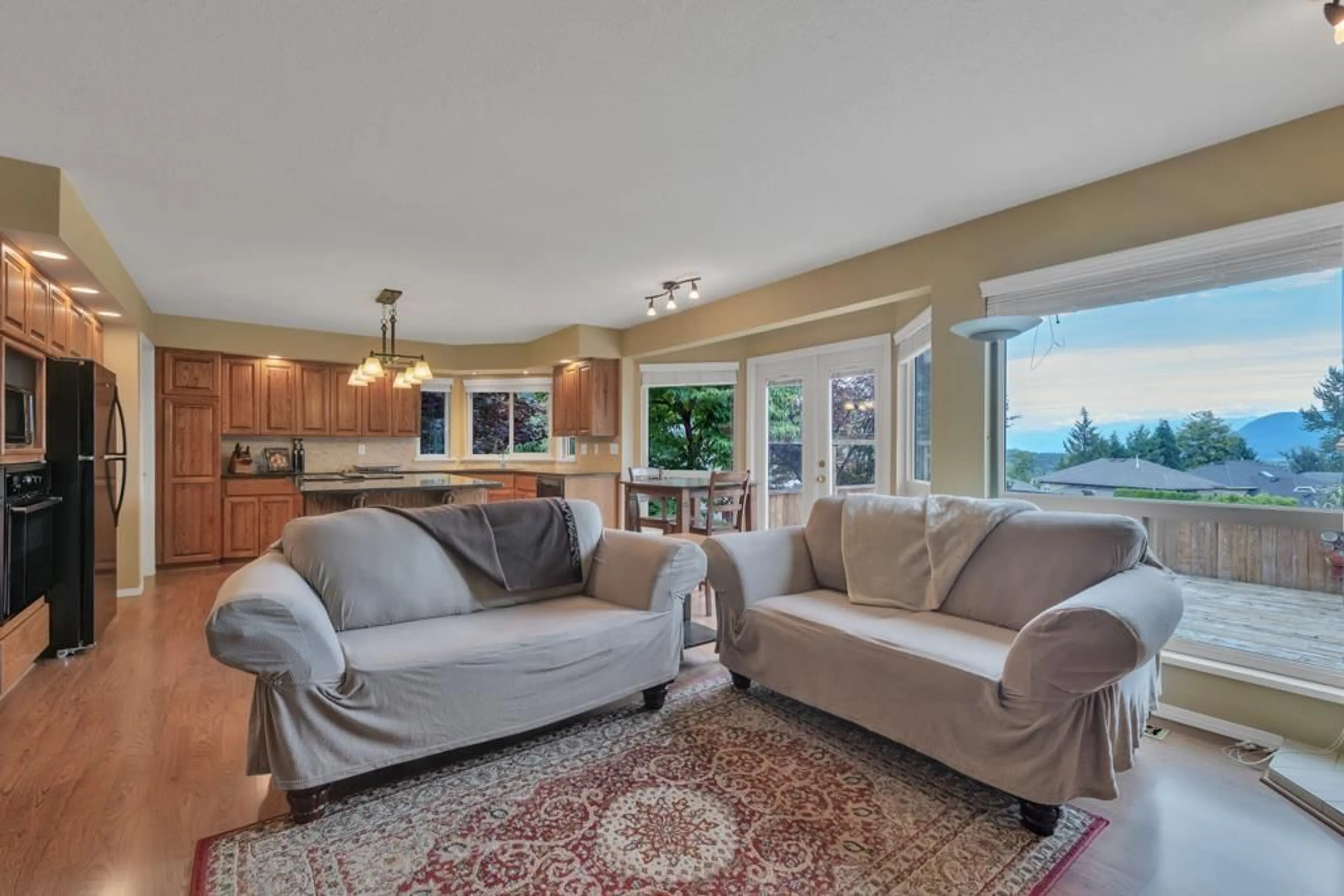 Living room with furniture, unknown for 2462 MOUNTAIN, Abbotsford British Columbia V3G1E9