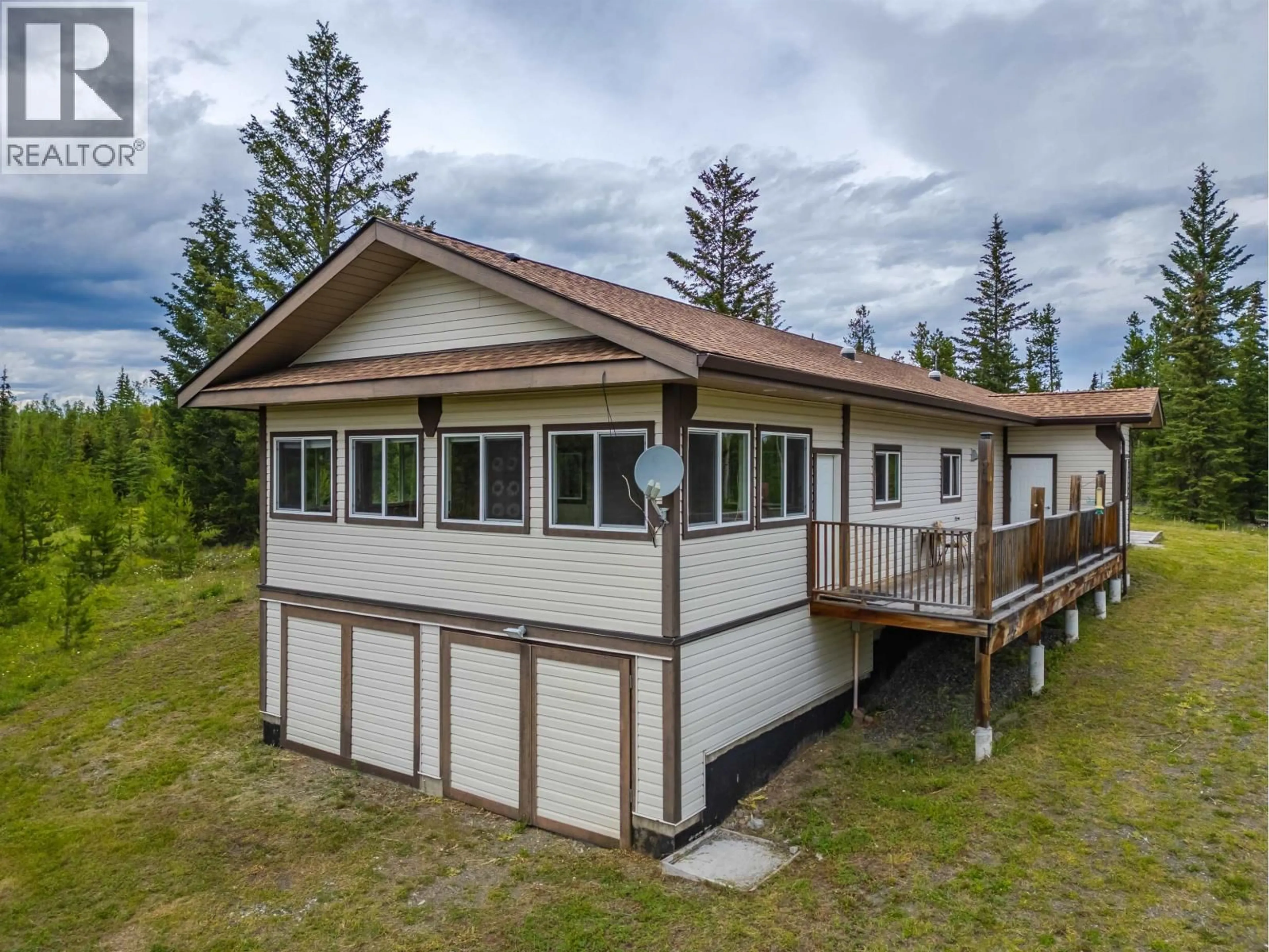 A pic from outside/outdoor area/front of a property/back of a property/a pic from drone, building for 5541 LITTLE FORT 24 HIGHWAY, Lone Butte British Columbia V0K2E2