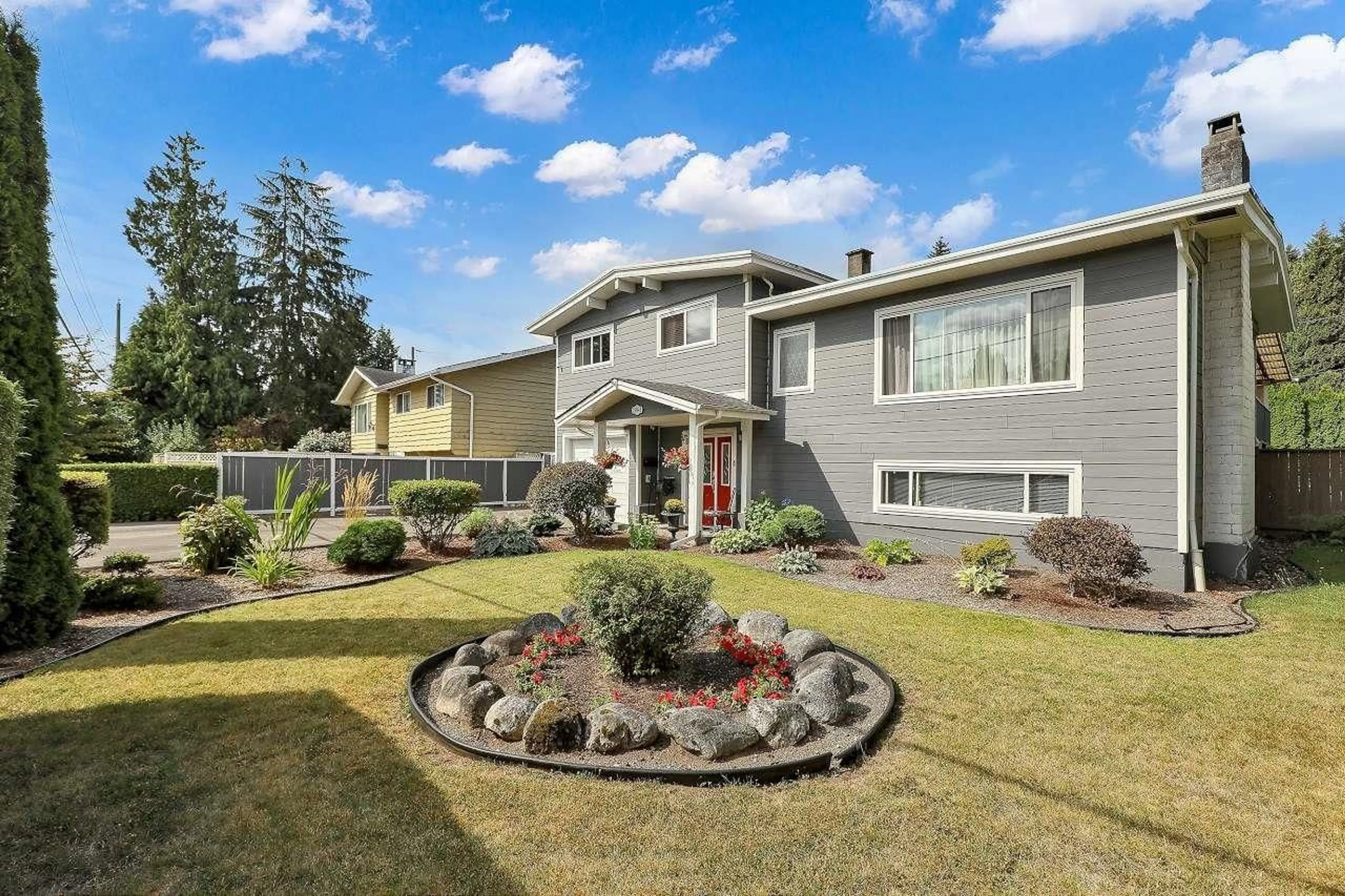 Home with vinyl exterior material, unknown for 10941 152ND, Surrey British Columbia V3R4H5