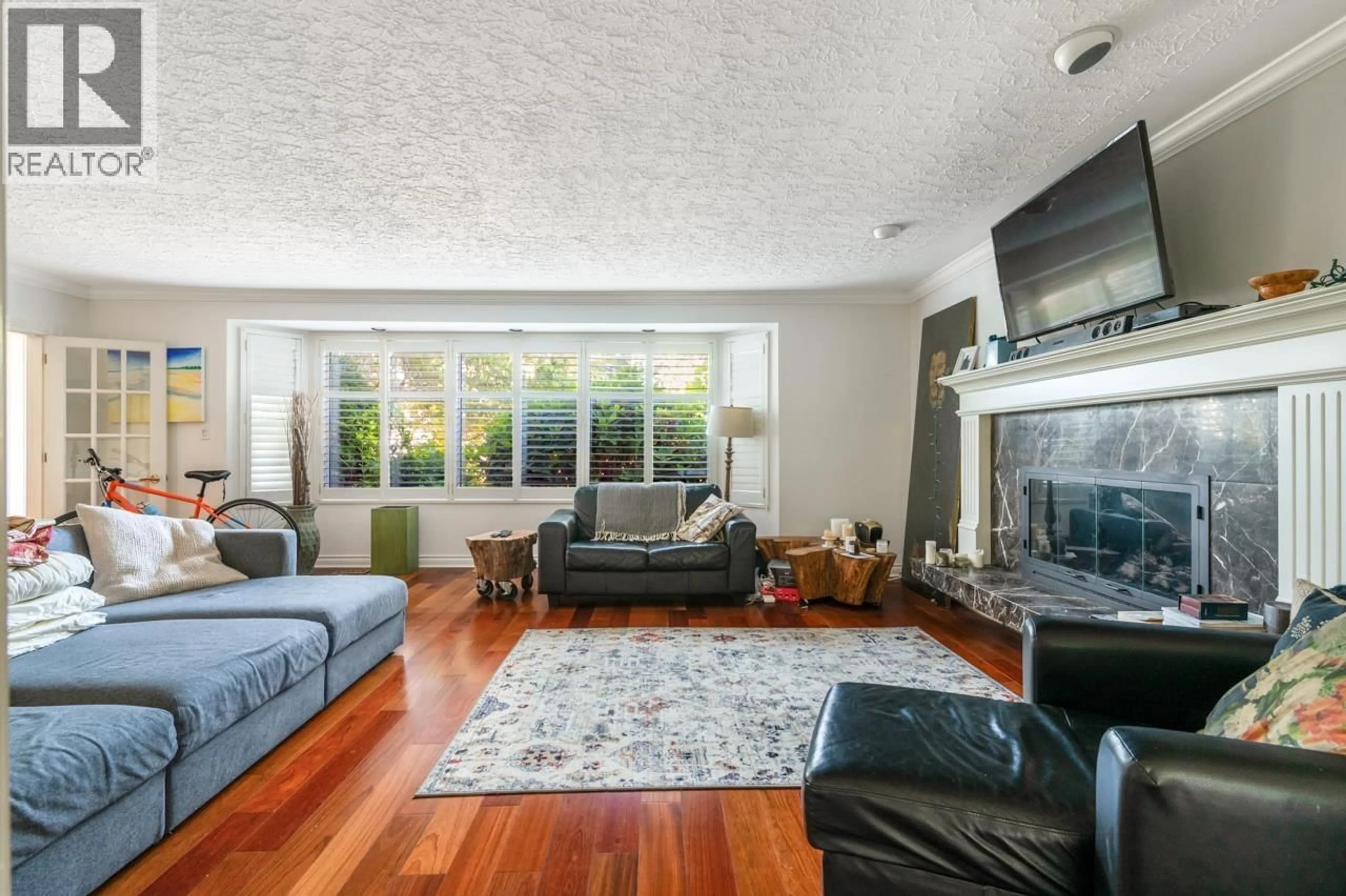 Living room with furniture, unknown for 906 PACIFIC DRIVE, Delta British Columbia V4M2K3