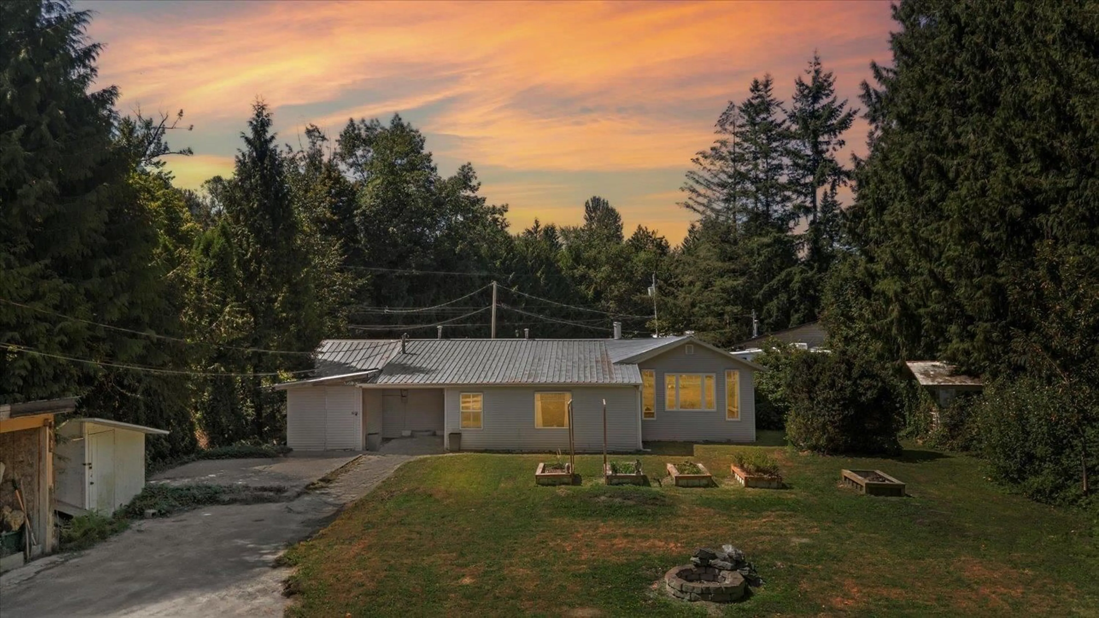 A pic from outside/outdoor area/front of a property/back of a property/a pic from drone, unknown for 49061 BELL ACRES ROAD, Sardis - Chwk River Valley British Columbia V4Z1C1