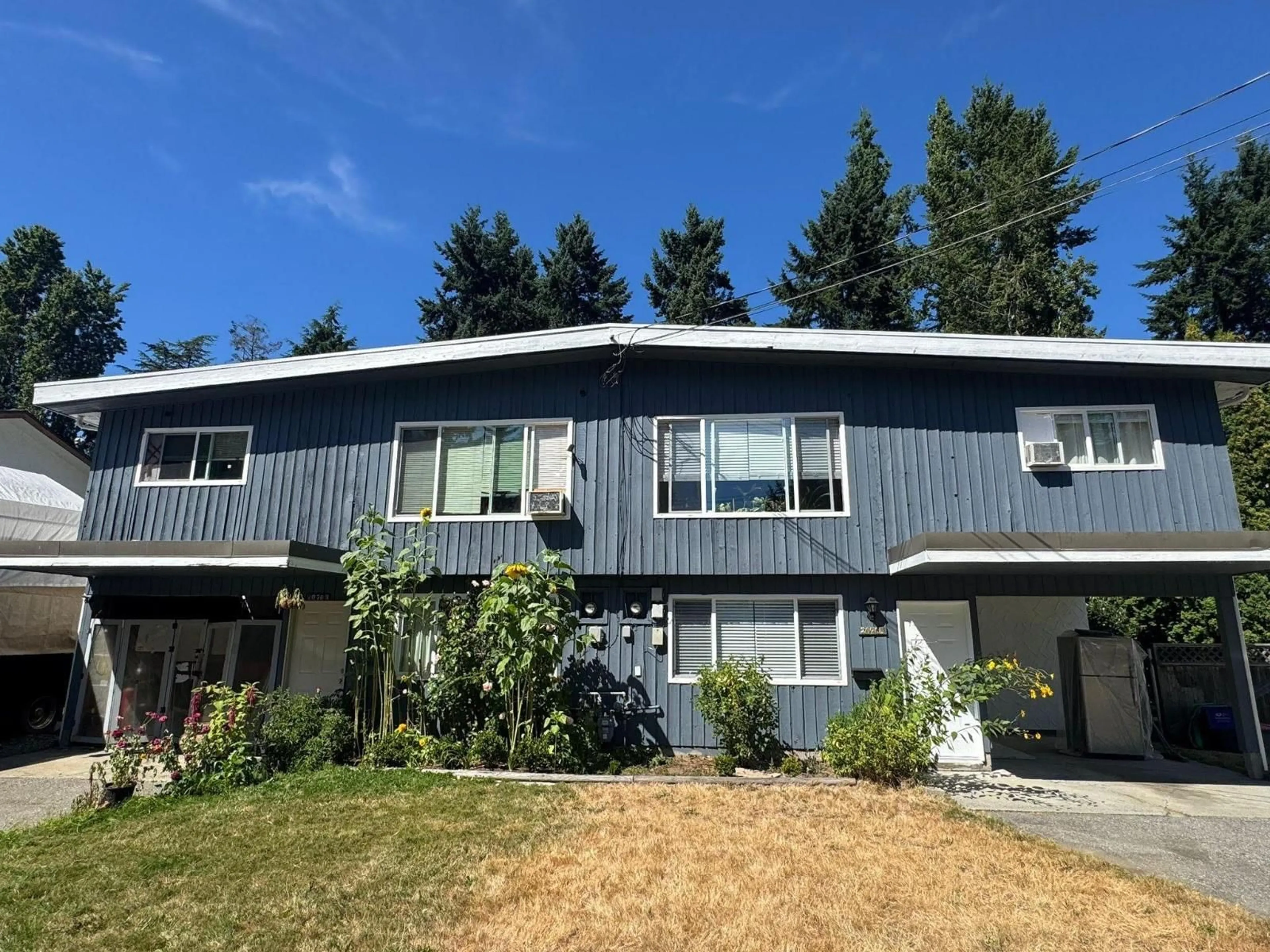 Home with vinyl exterior material, unknown for 20763 39A, Langley British Columbia V3A4Z3