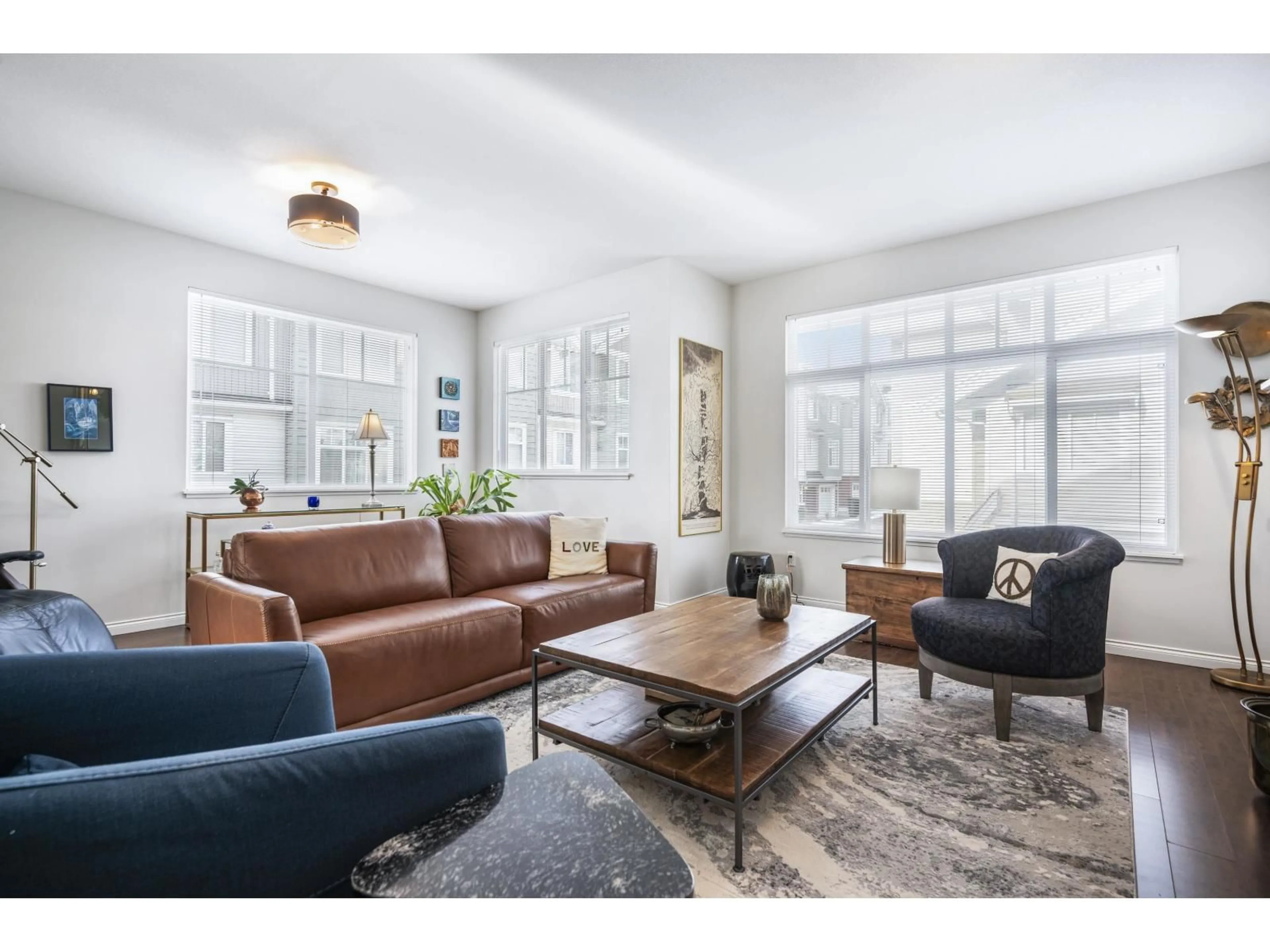 Living room with furniture, unknown for 19480 66, Surrey British Columbia V4N5W7