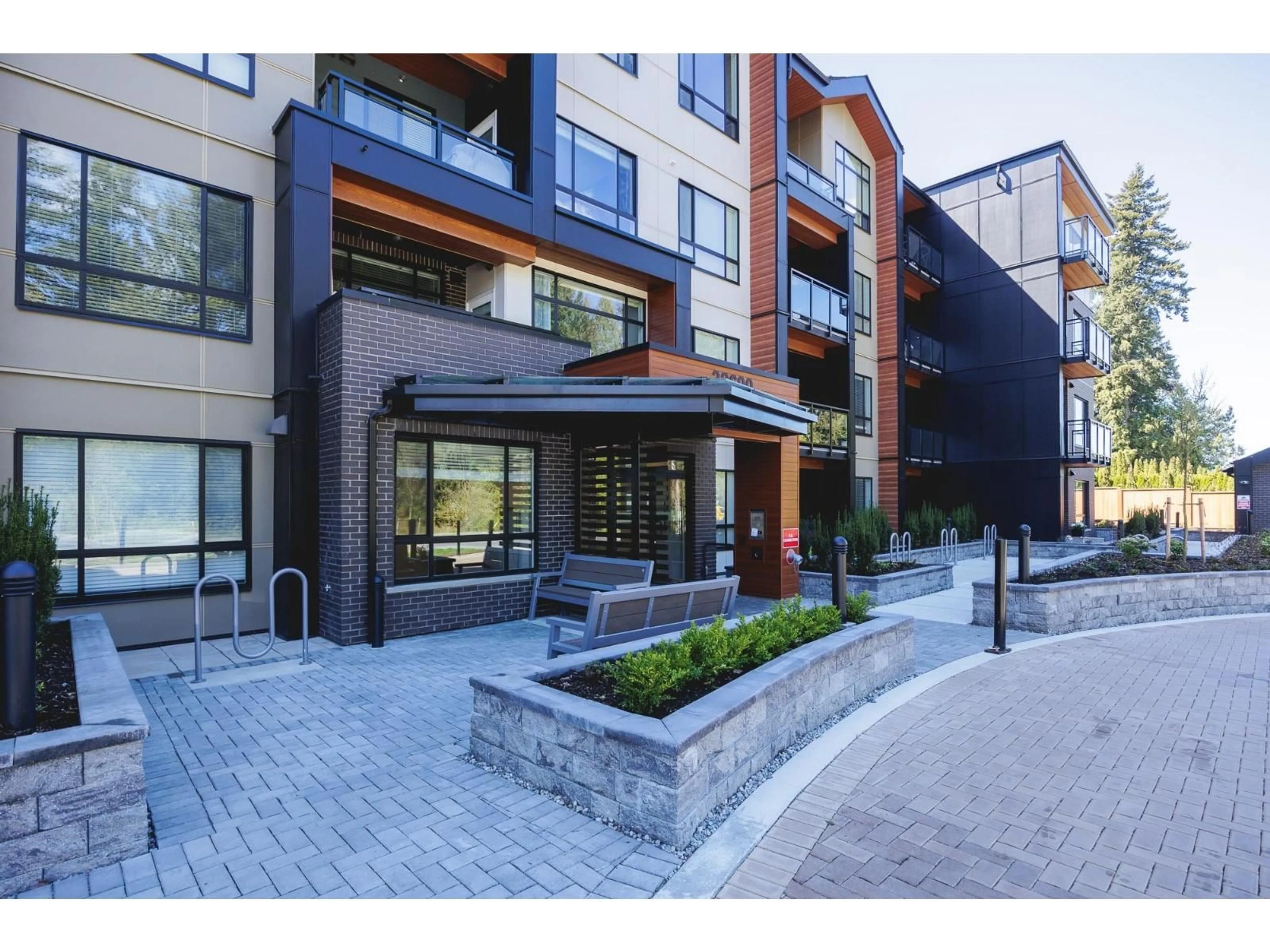 Patio, street for 406 - 32690 14TH, Mission British Columbia V2V0K5