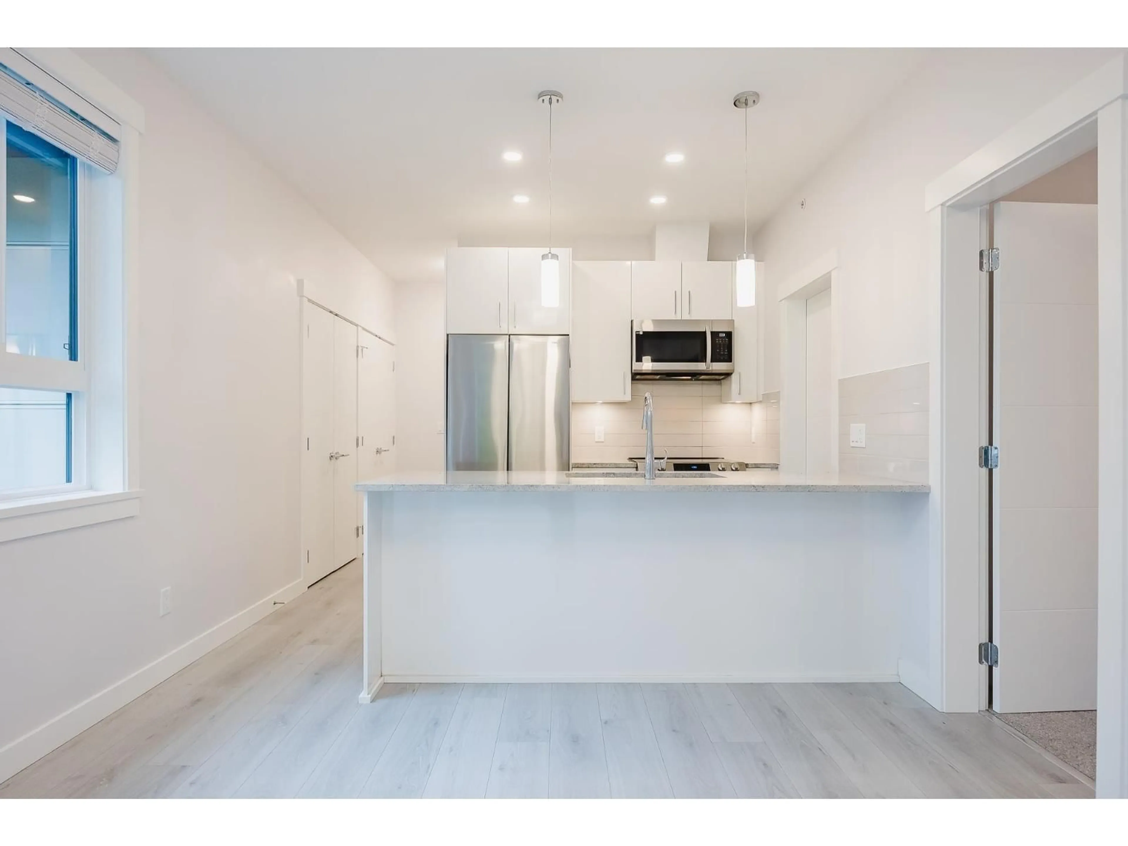 Open concept kitchen, unknown for 406 - 32690 14TH, Mission British Columbia V2V0K5