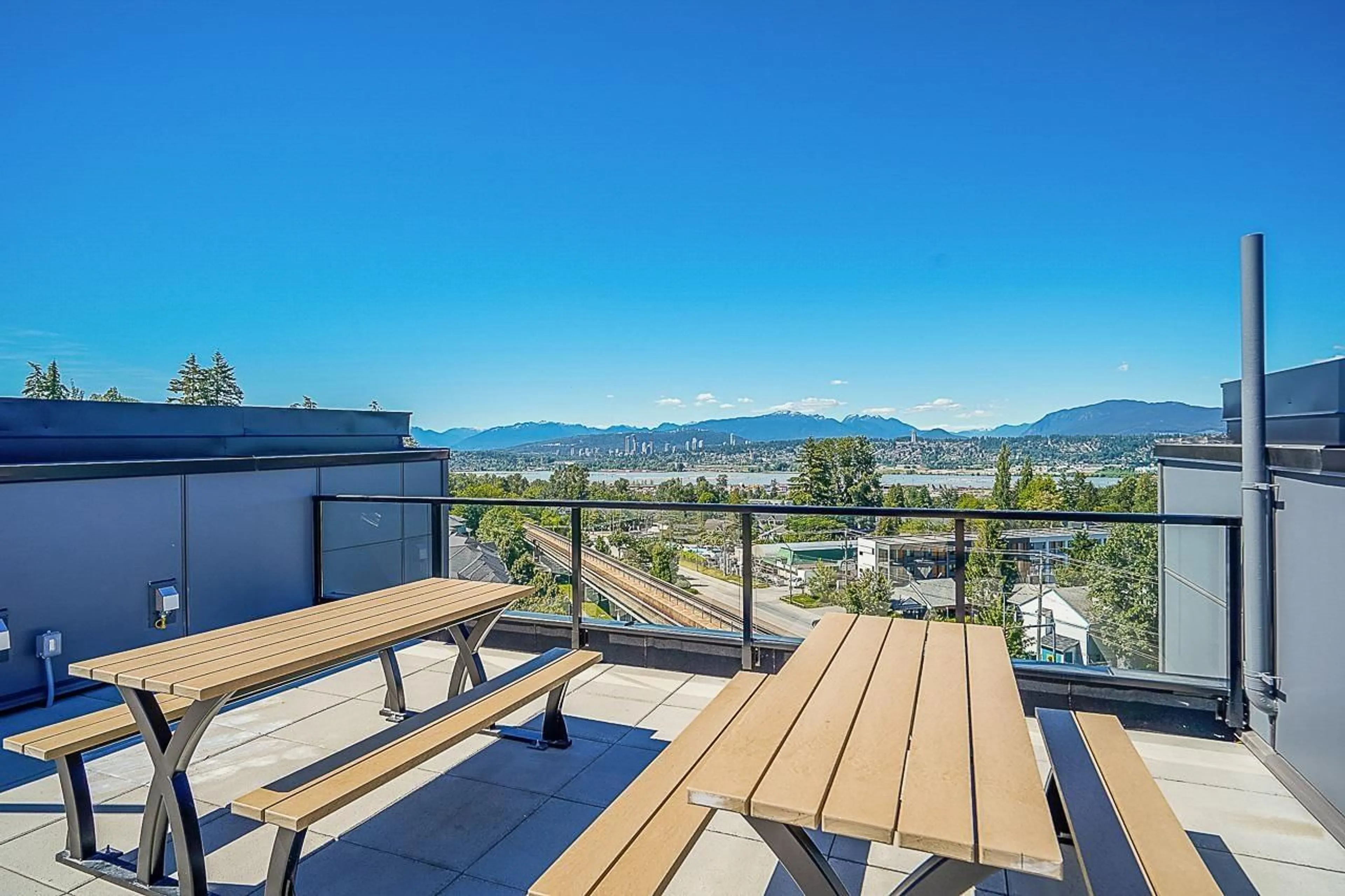 Patio, mountain view for 524 - 11077 RAVINE, Surrey British Columbia V3T0R7