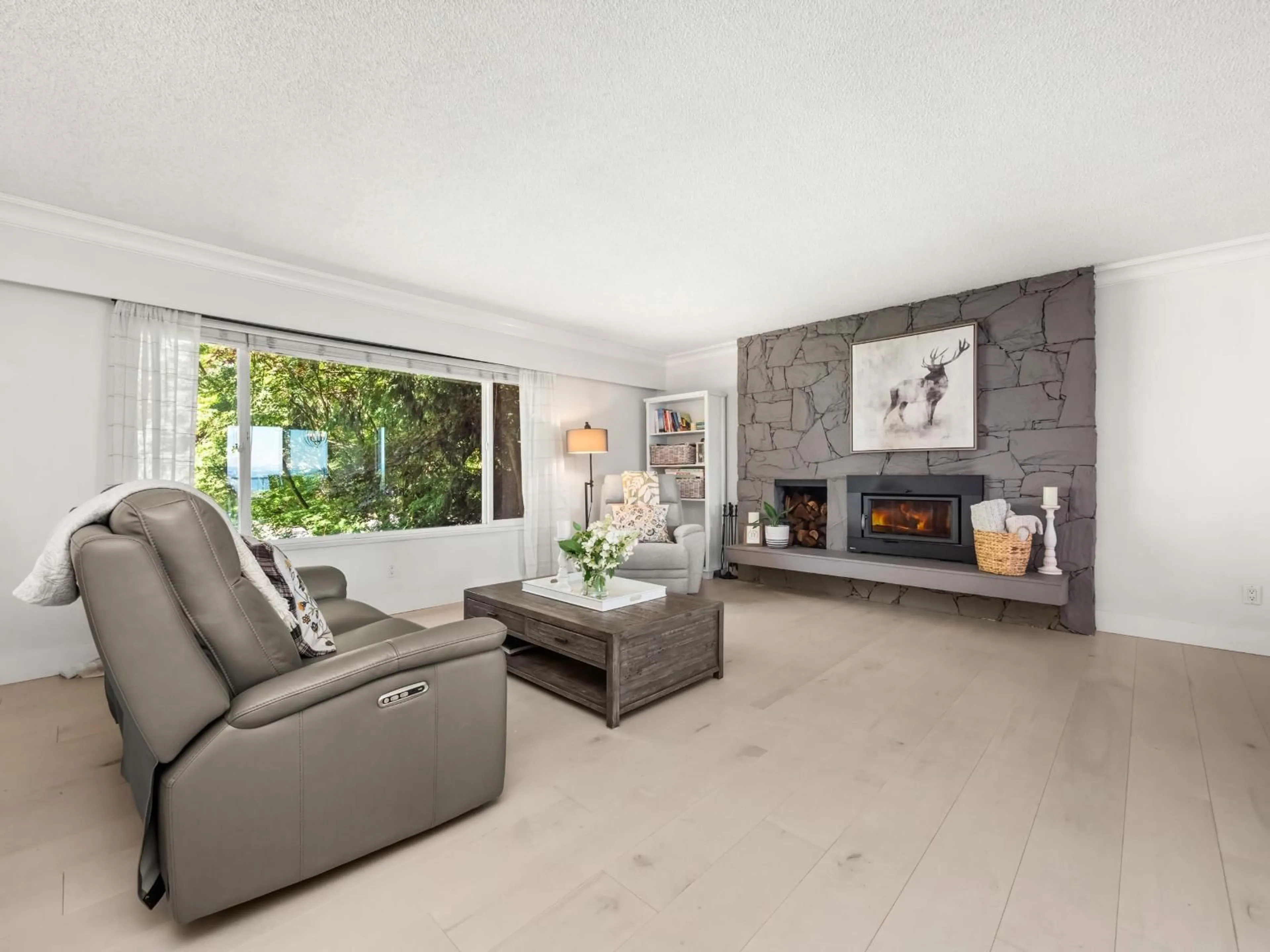 Living room with furniture, unknown for 13146 14, Surrey British Columbia V4A1G5