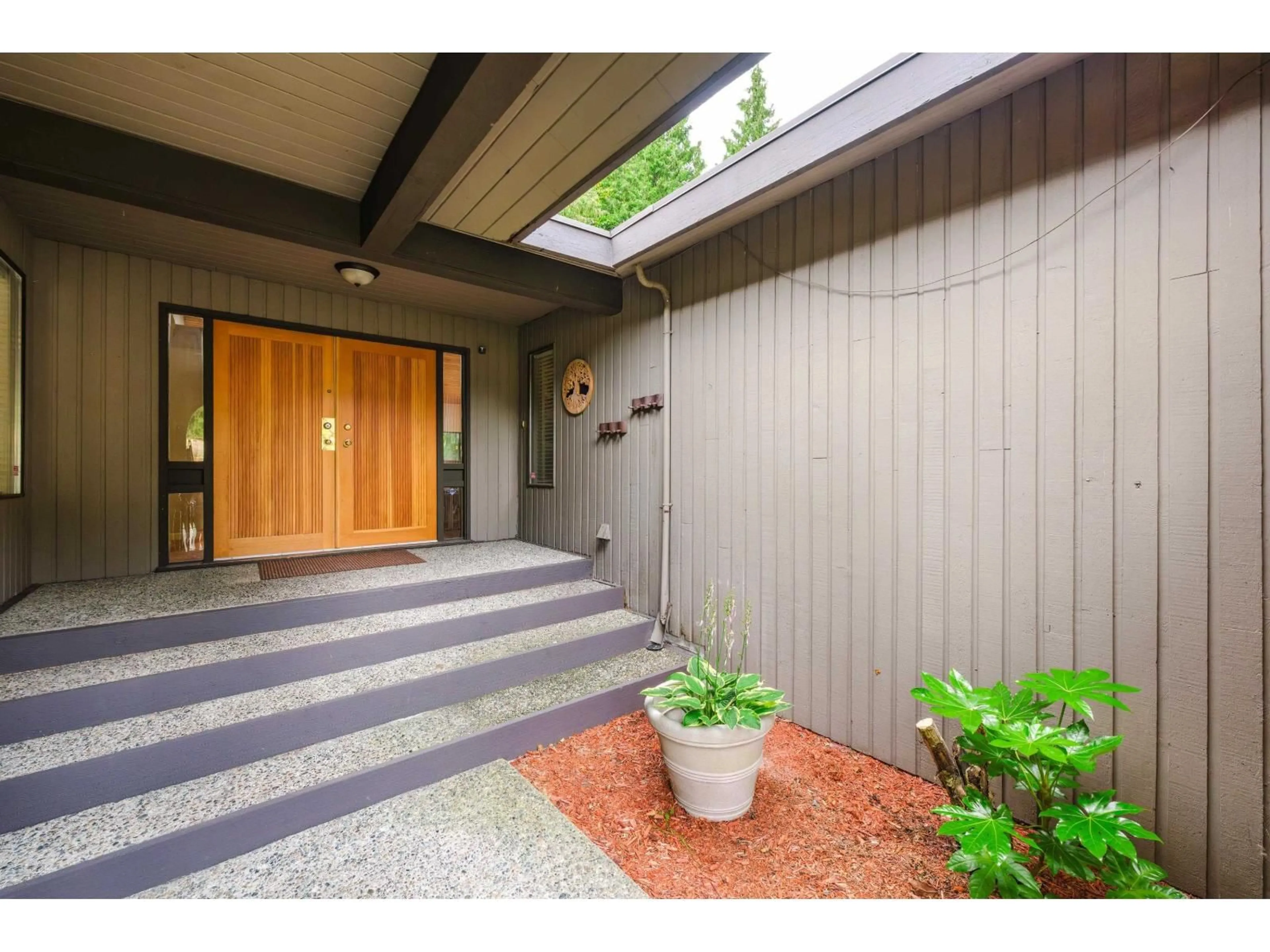 Indoor entryway for 6751 WESTVIEW, Delta British Columbia V4E2L7