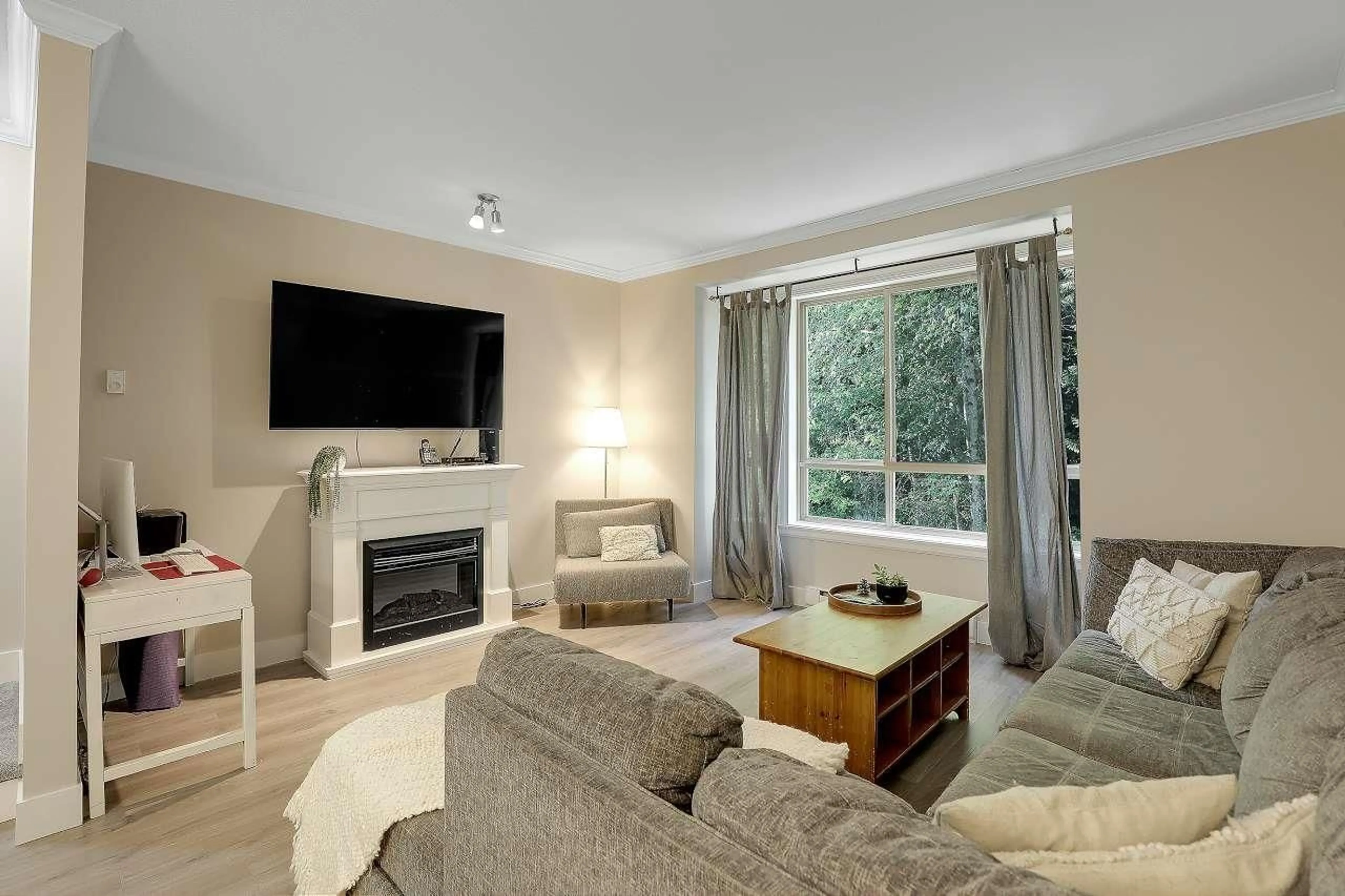 Living room with furniture, unknown for 112 - 10468 157, Surrey British Columbia V4N2H7