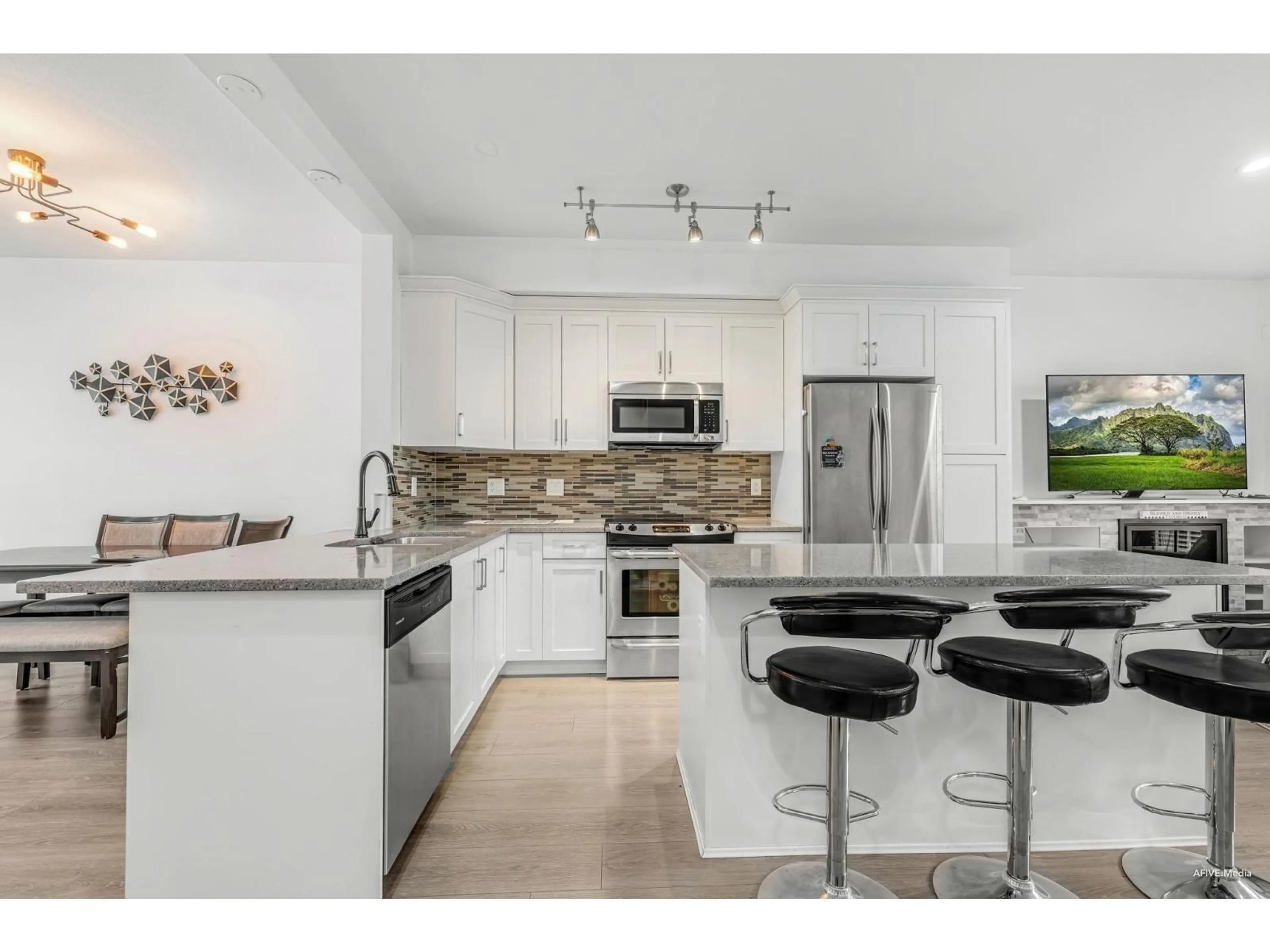 Open concept kitchen, unknown for 114 - 19525 73, Surrey British Columbia V4N6L7