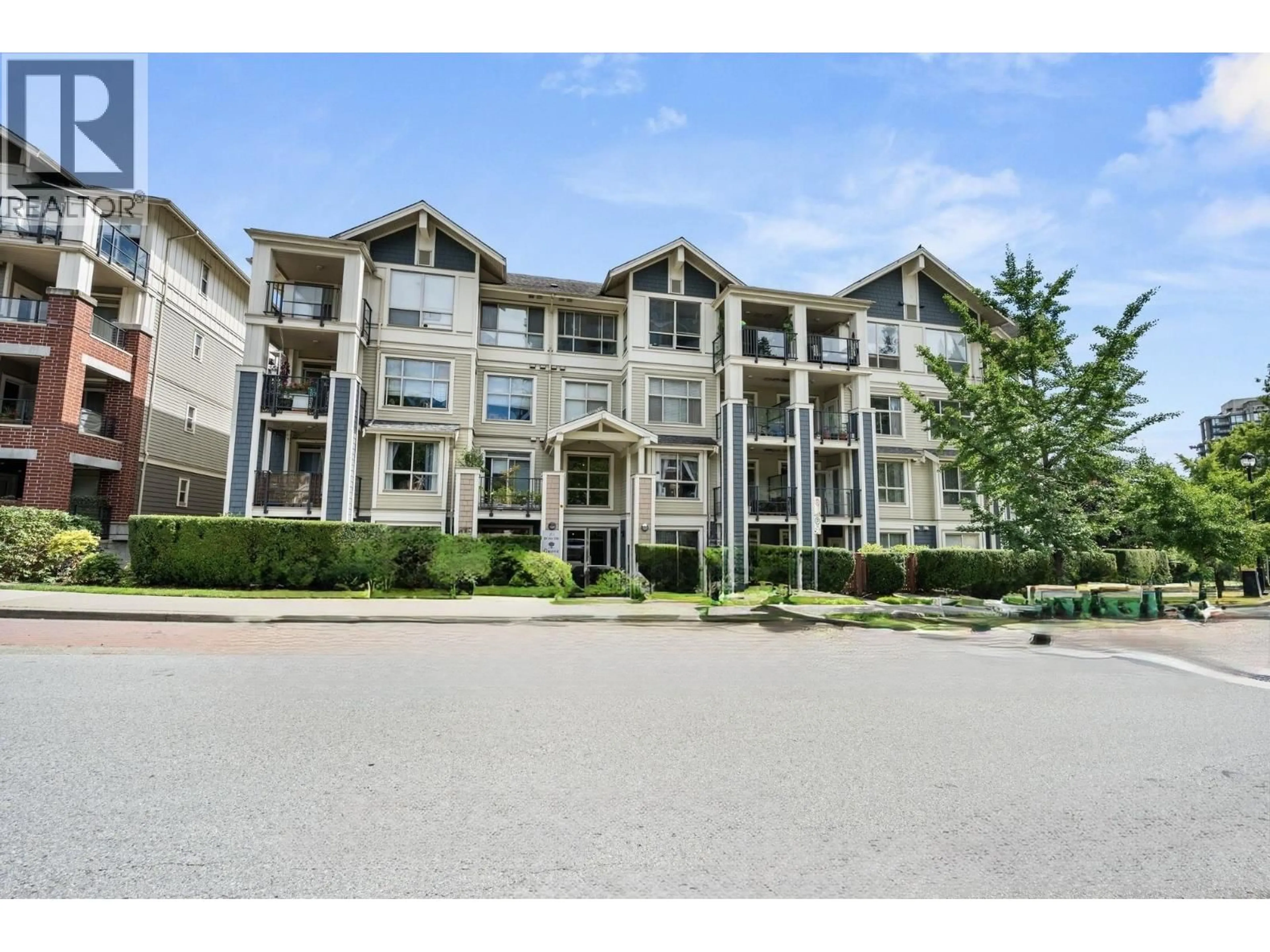 A pic from outside/outdoor area/front of a property/back of a property/a pic from drone, unknown for 408 - 275 ROSS DRIVE, New Westminster British Columbia V3L0B6