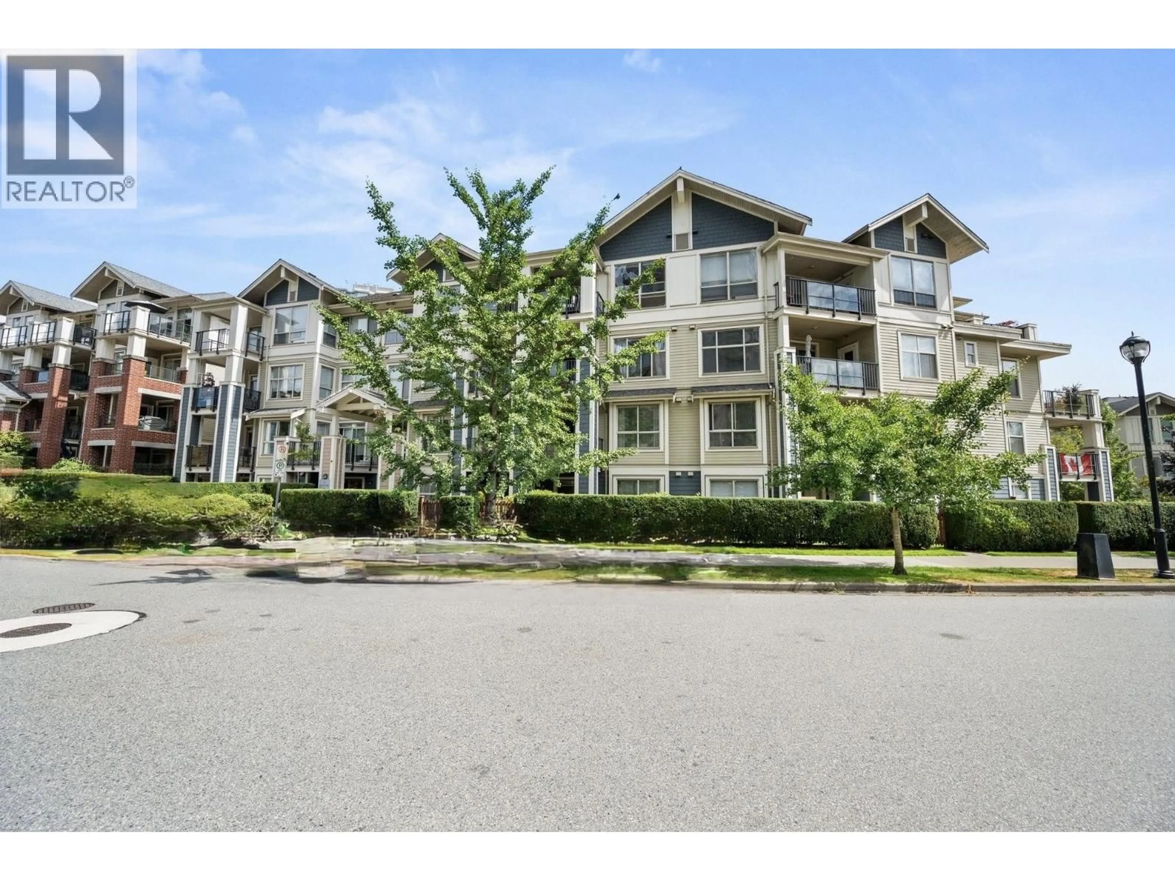 A pic from outside/outdoor area/front of a property/back of a property/a pic from drone, unknown for 408 - 275 ROSS DRIVE, New Westminster British Columbia V3L0B6