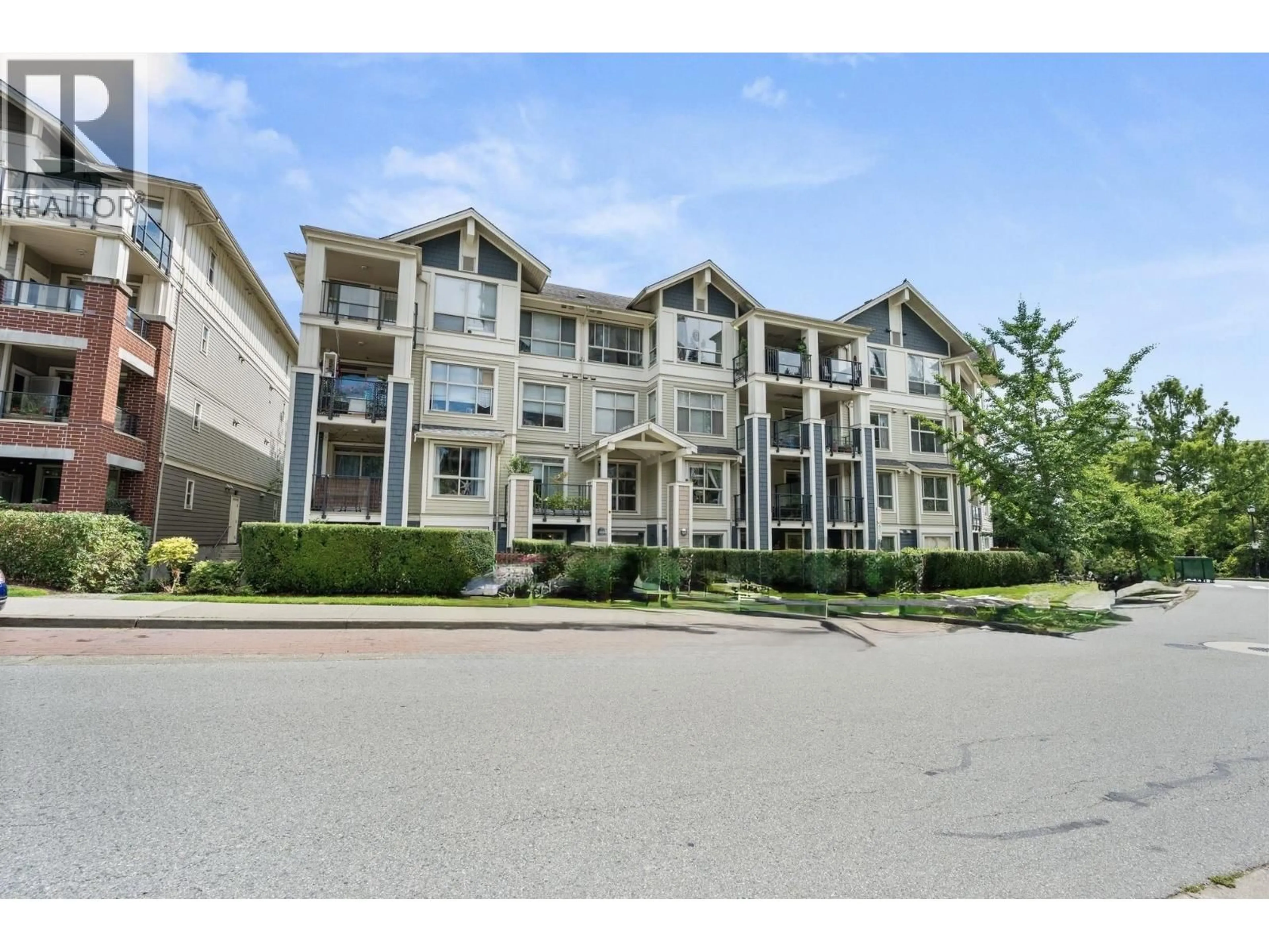 A pic from outside/outdoor area/front of a property/back of a property/a pic from drone, unknown for 408 - 275 ROSS DRIVE, New Westminster British Columbia V3L0B6