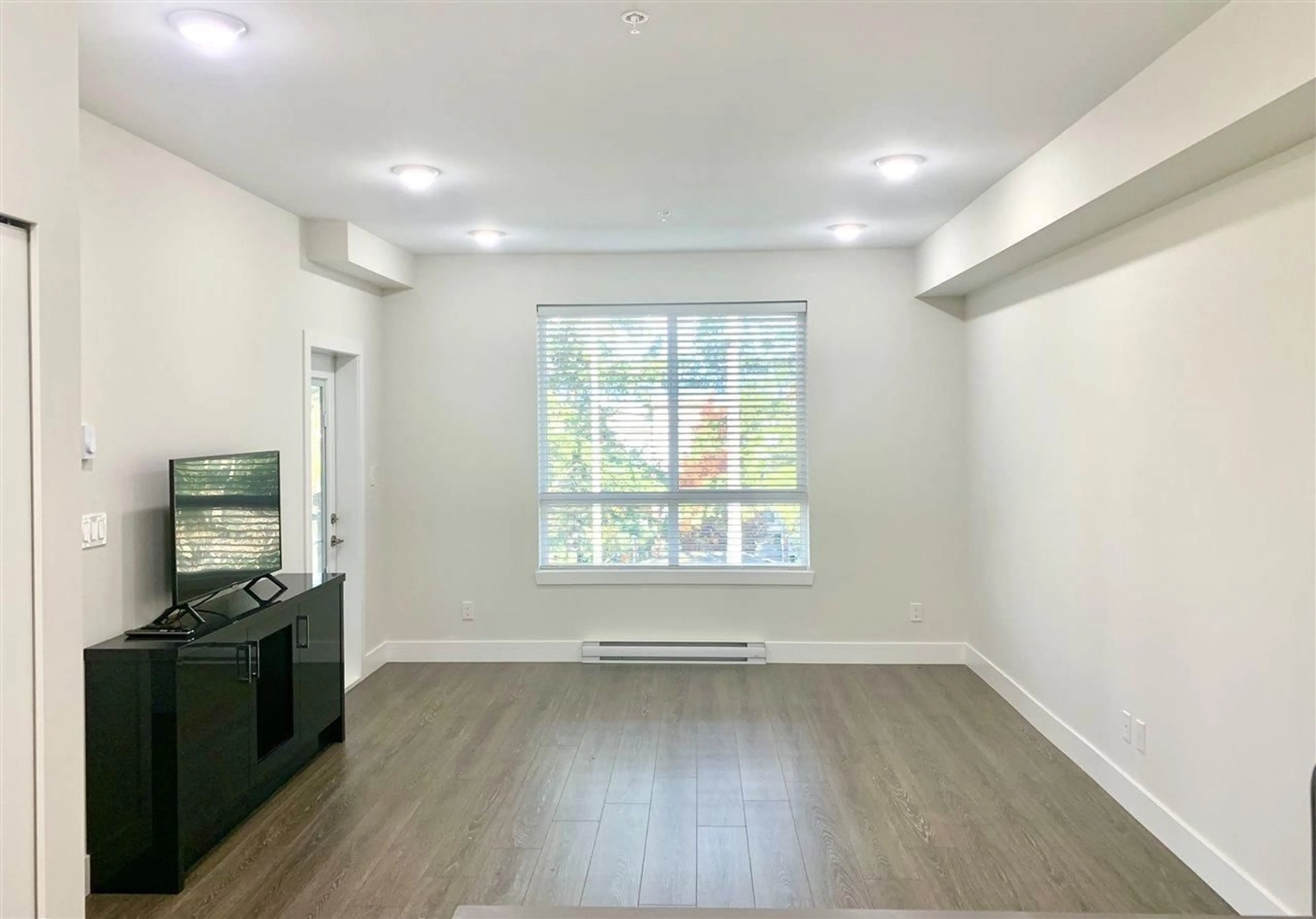 A pic of a room for 409 - 15351 101, Surrey British Columbia V3R0G2