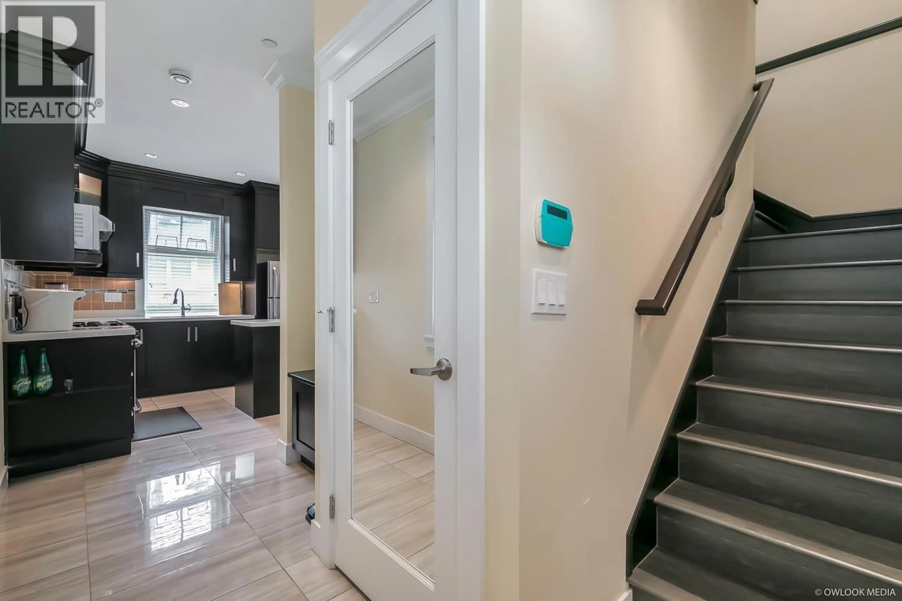 Indoor entryway for 1178 12TH AVENUE, Vancouver British Columbia V5T2J9