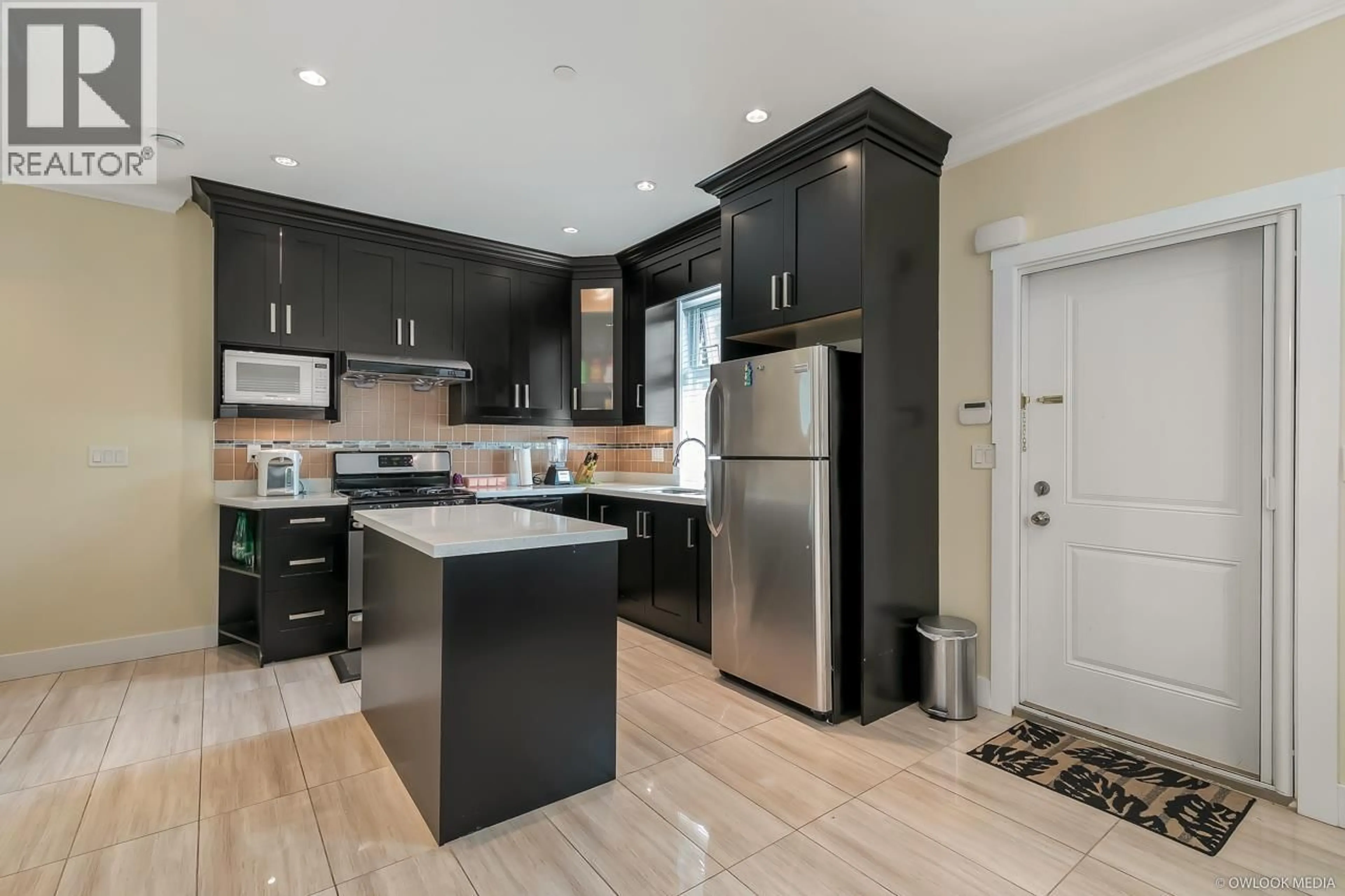 Open concept kitchen, ceramic/tile floor for 1178 12TH AVENUE, Vancouver British Columbia V5T2J9
