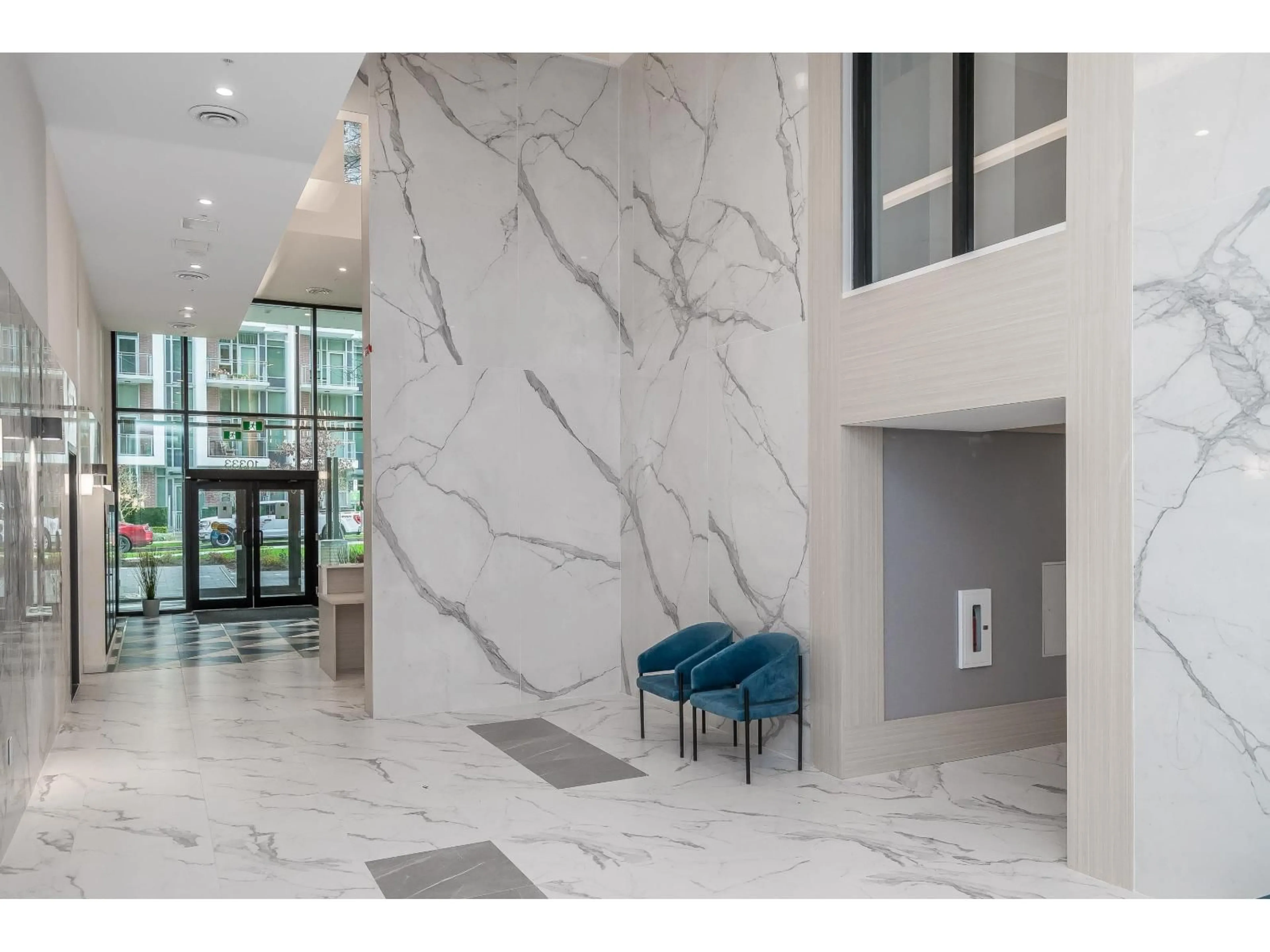 Indoor foyer for 2204 - 10333 133, Surrey British Columbia V3T0V1