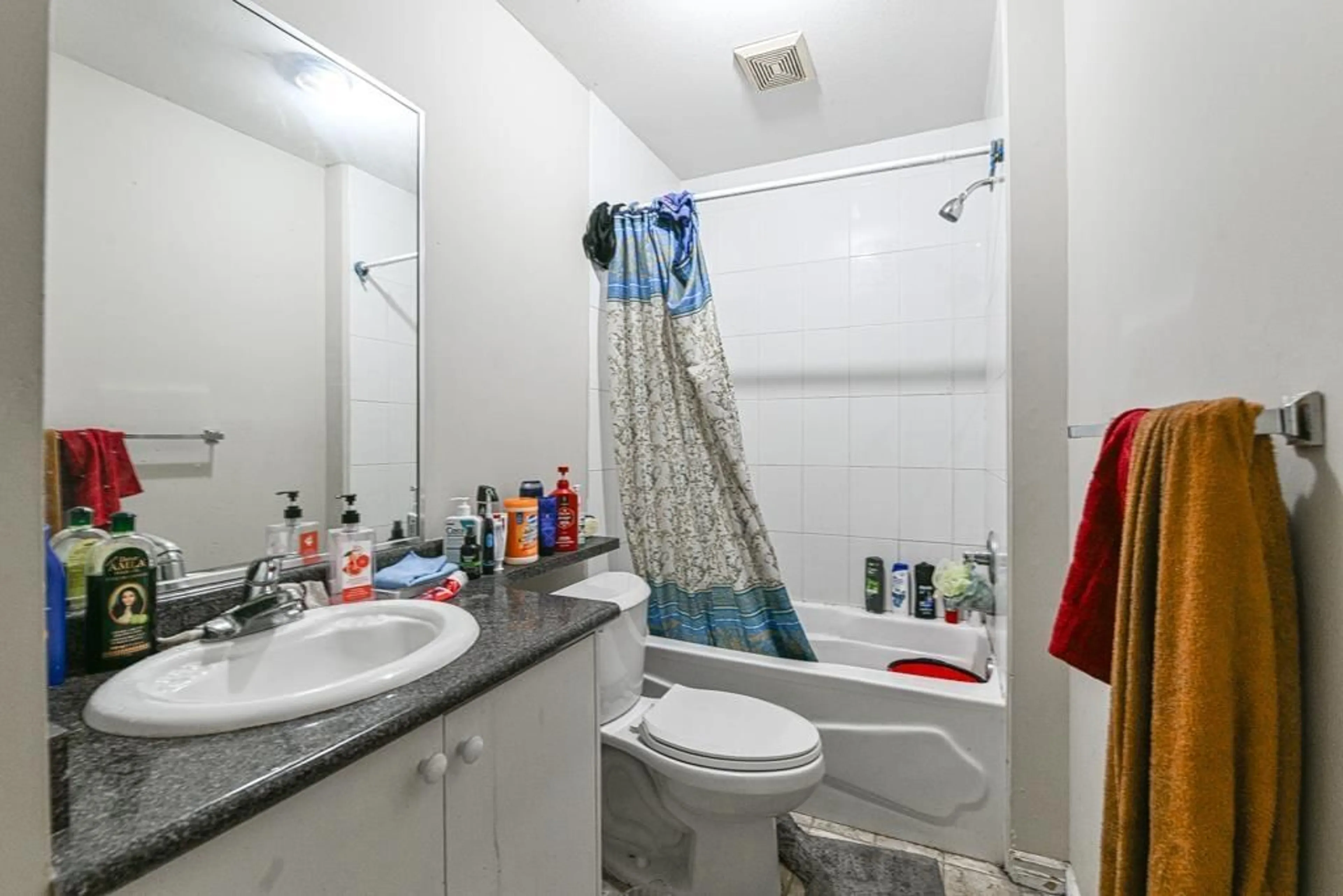 Standard bathroom, unknown for 6798 146B, Surrey British Columbia V3S0Z4