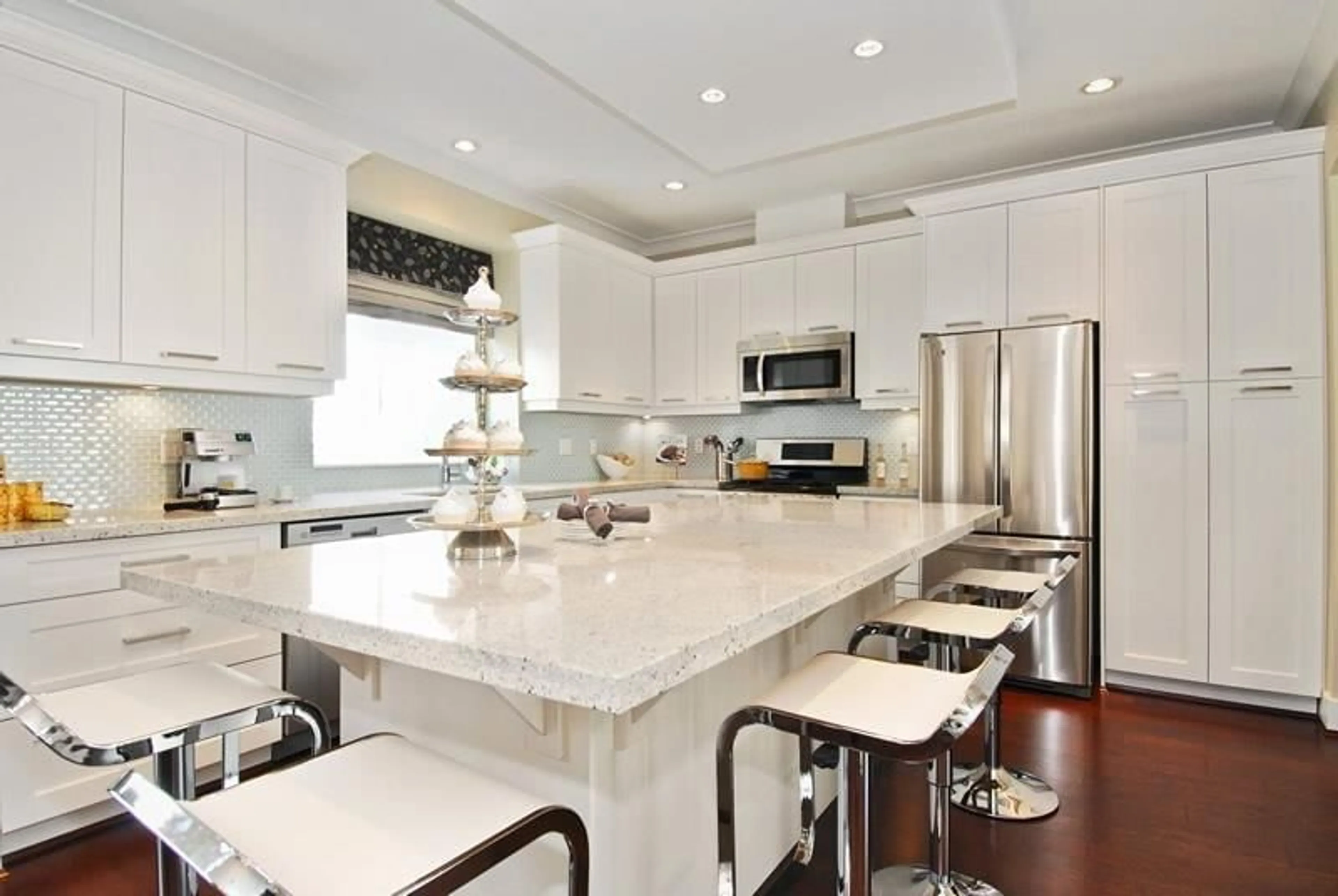Contemporary kitchen, ceramic/tile floor for 25 - 2925 KING GEORGE, Surrey British Columbia V4P1B8