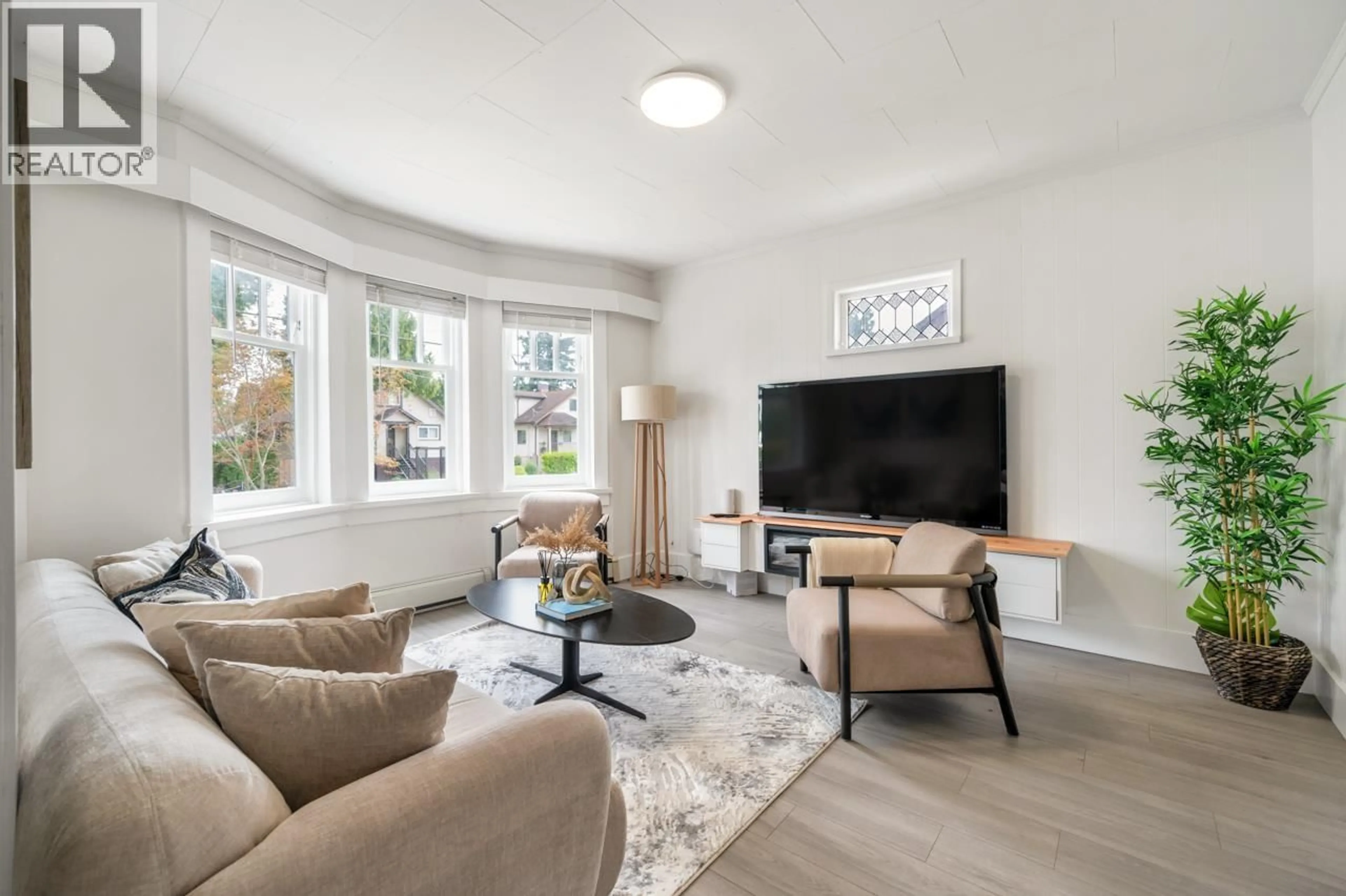 Living room with furniture, unknown for 801 LONDON STREET, New Westminster British Columbia V3M3B5