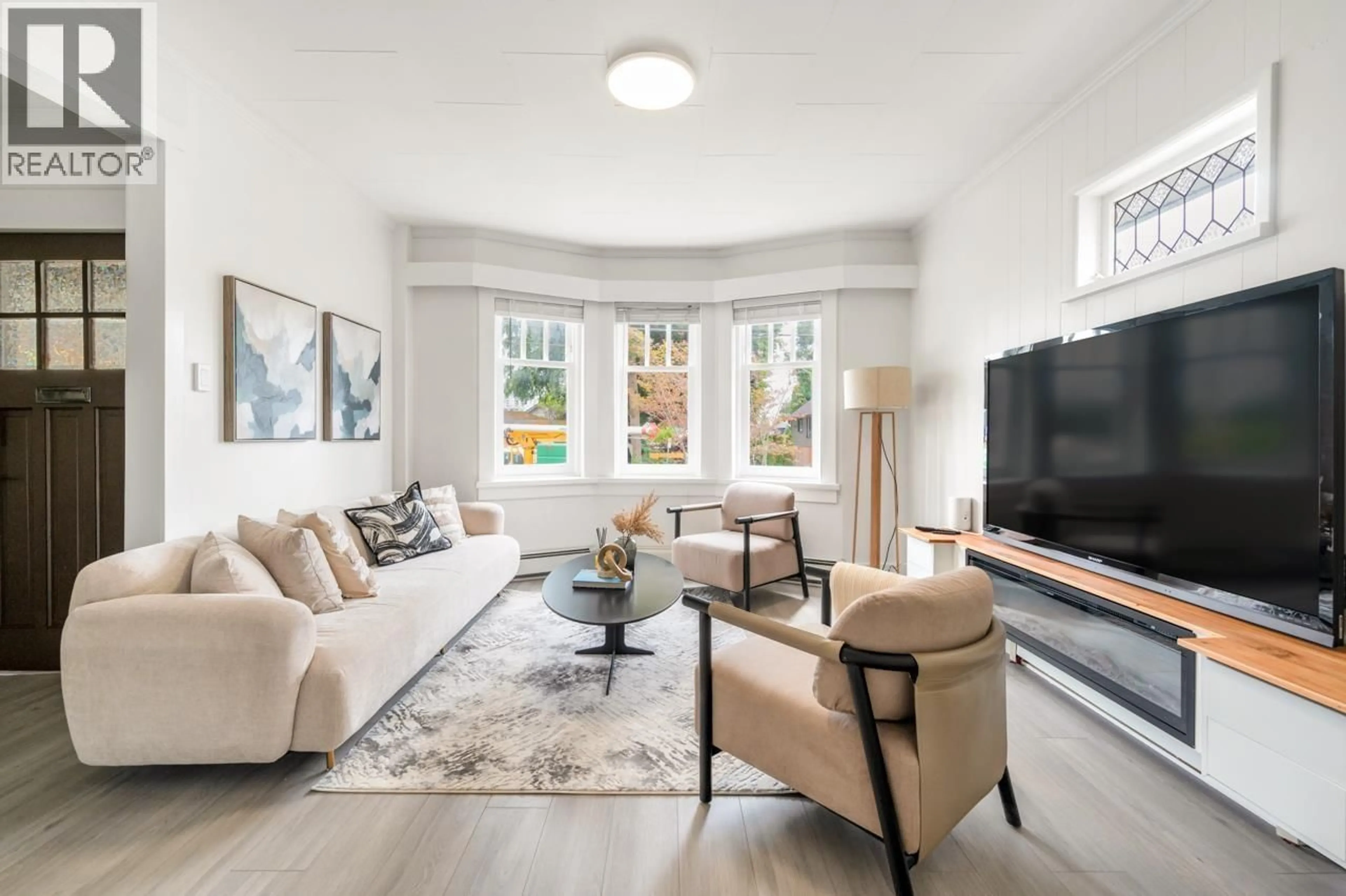Living room with furniture, unknown for 801 LONDON STREET, New Westminster British Columbia V3M3B5