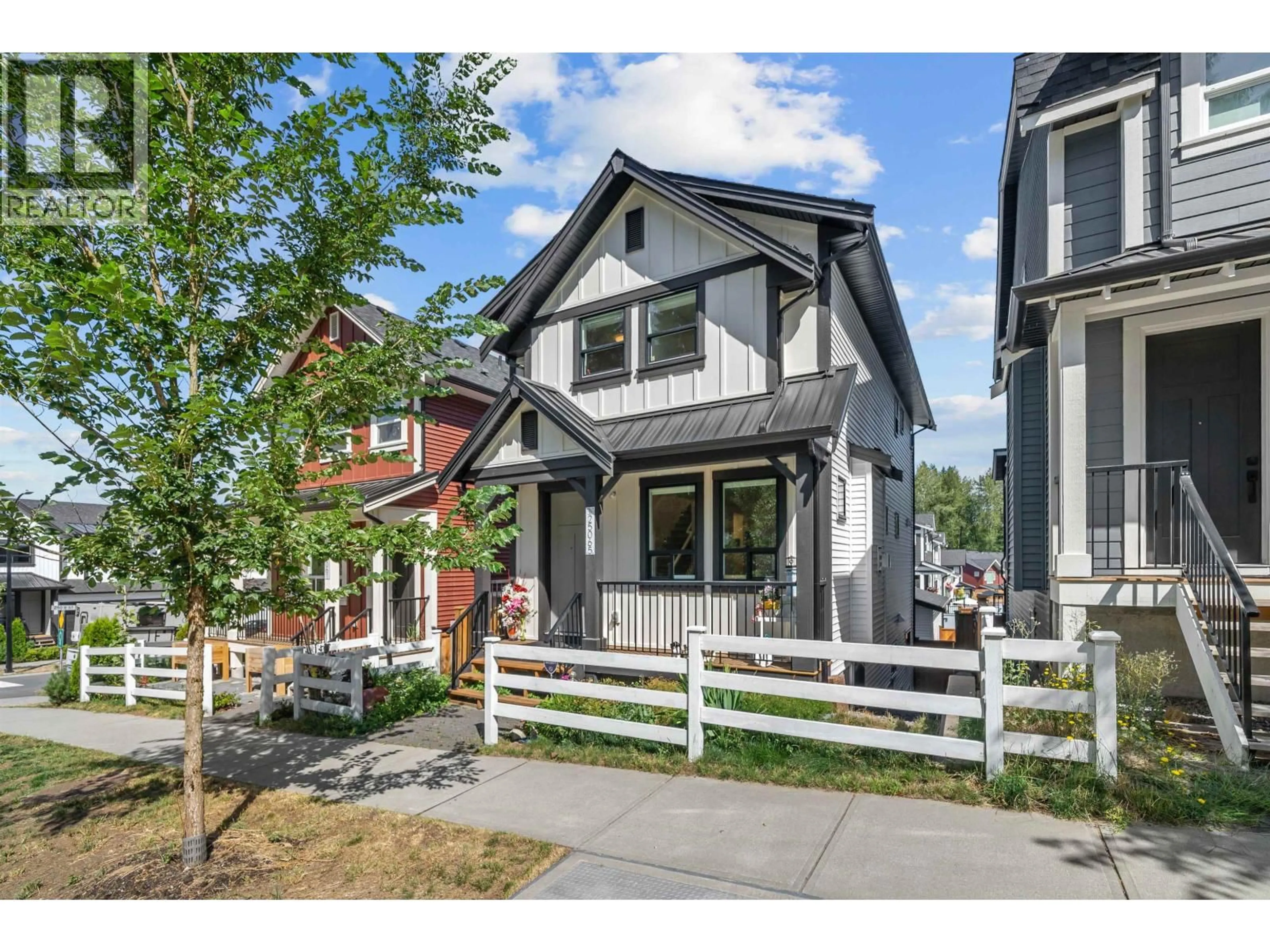 Home with vinyl exterior material, street for 25065 112TH AVENUE, Maple Ridge British Columbia V2W1Z6