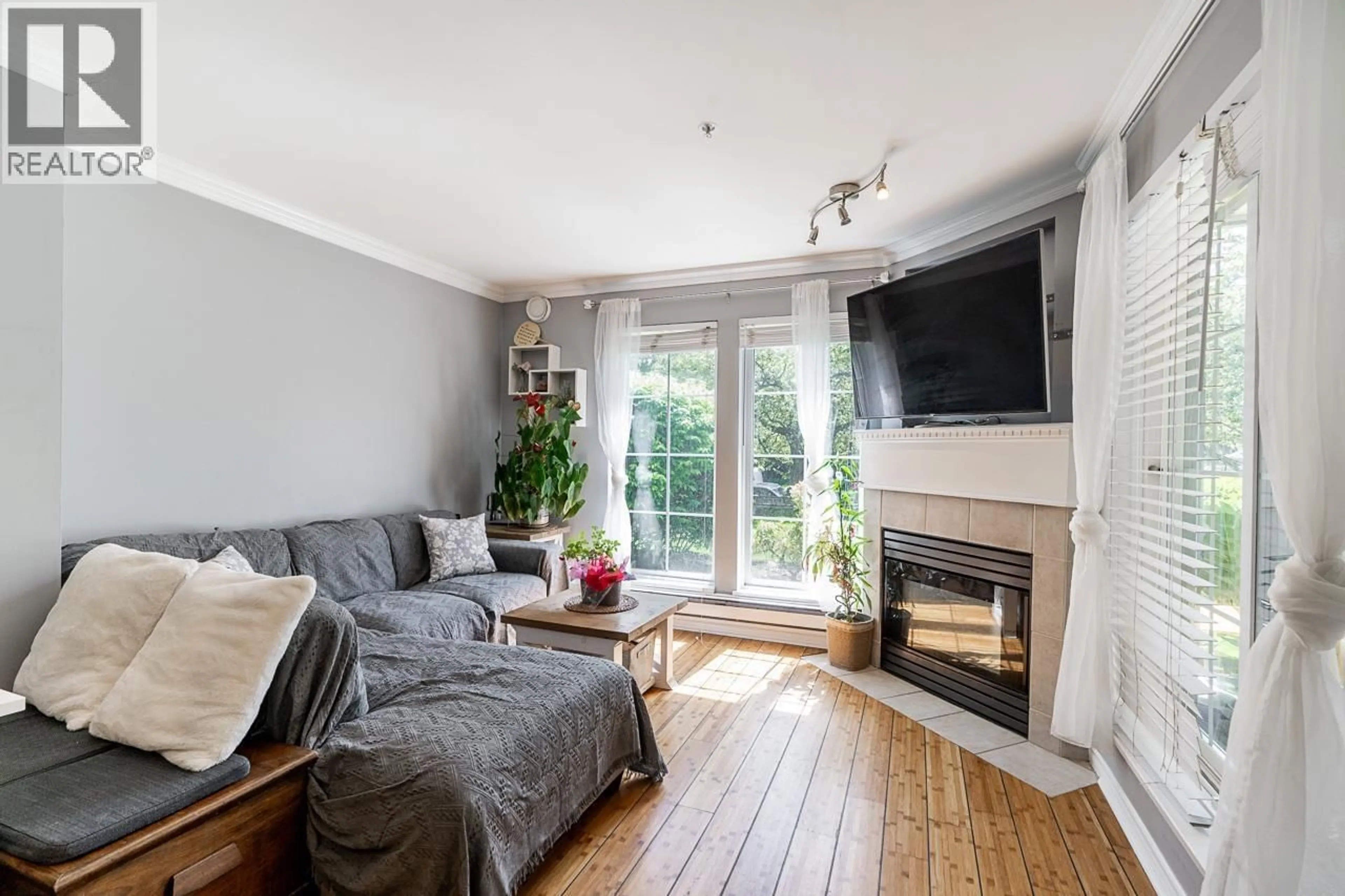 Living room with furniture, wood/laminate floor for 110 - 1669 GRANT AVENUE, Port Coquitlam British Columbia V3B7W9