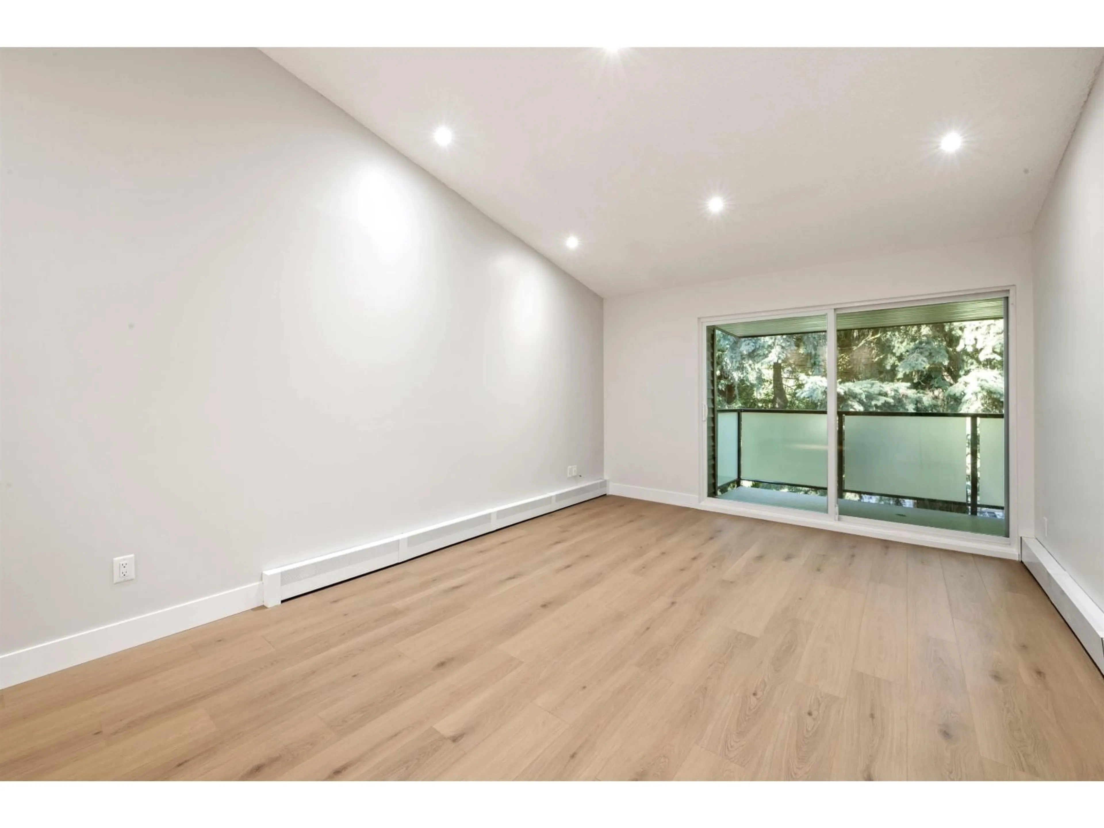 A pic of a room for 313 - 33400 BOURQUIN, Abbotsford British Columbia V2S5G3