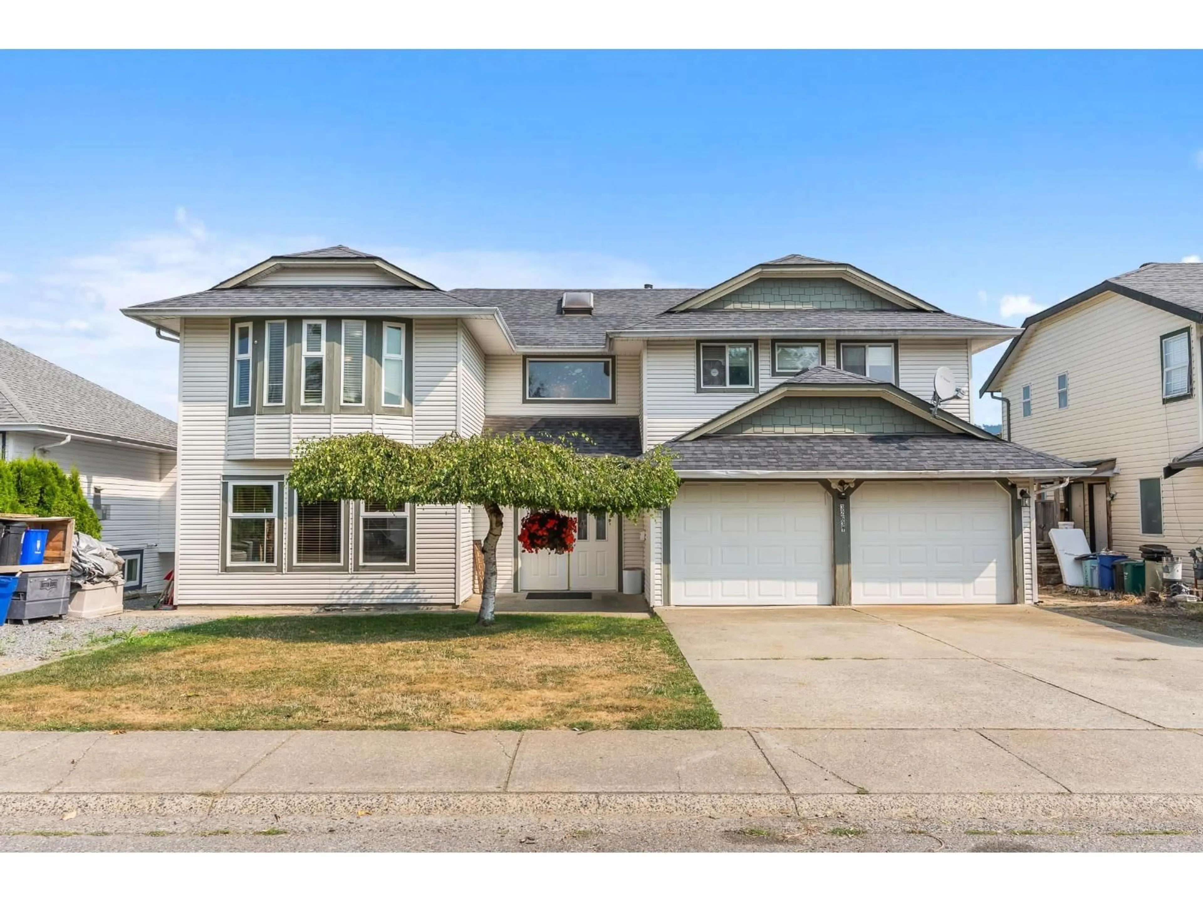 Home with vinyl exterior material, street for 32631 KUDO, Mission British Columbia V2V6T5
