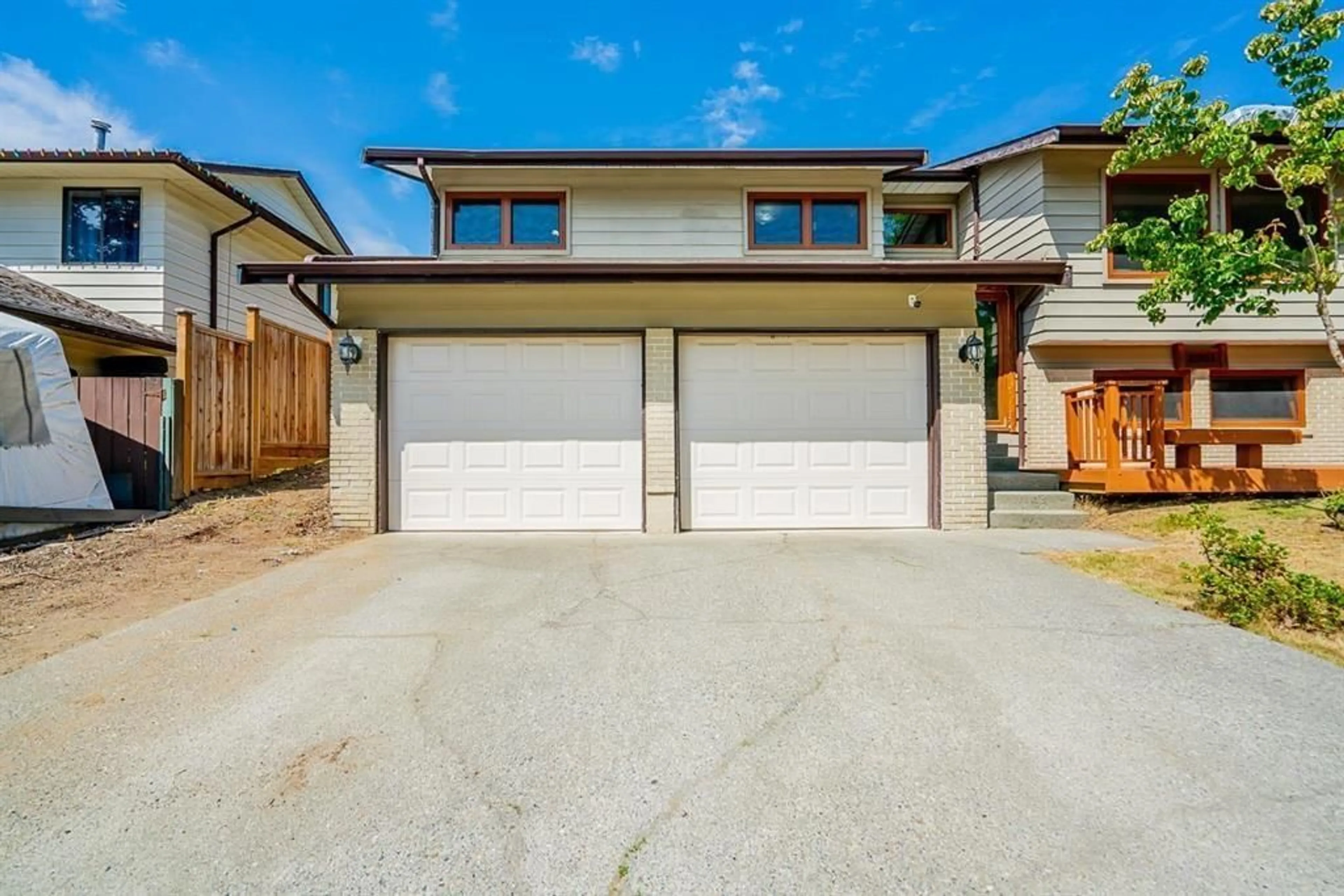 Indoor garage for 32855 HARWOOD, Abbotsford British Columbia V2S7A6