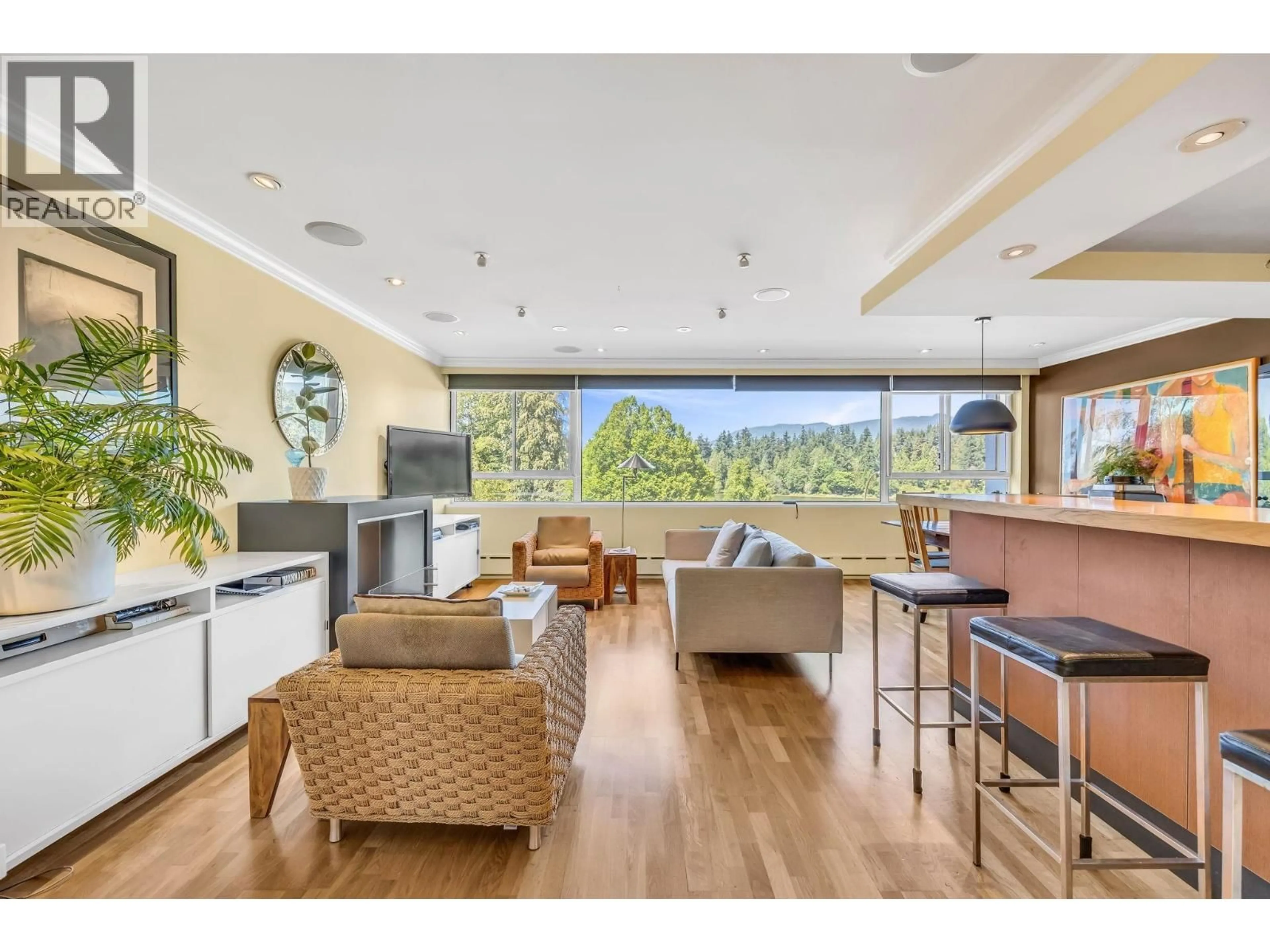 Open concept kitchen, wood/laminate floor for 104 - 710 CHILCO STREET, Vancouver British Columbia V6G2S1