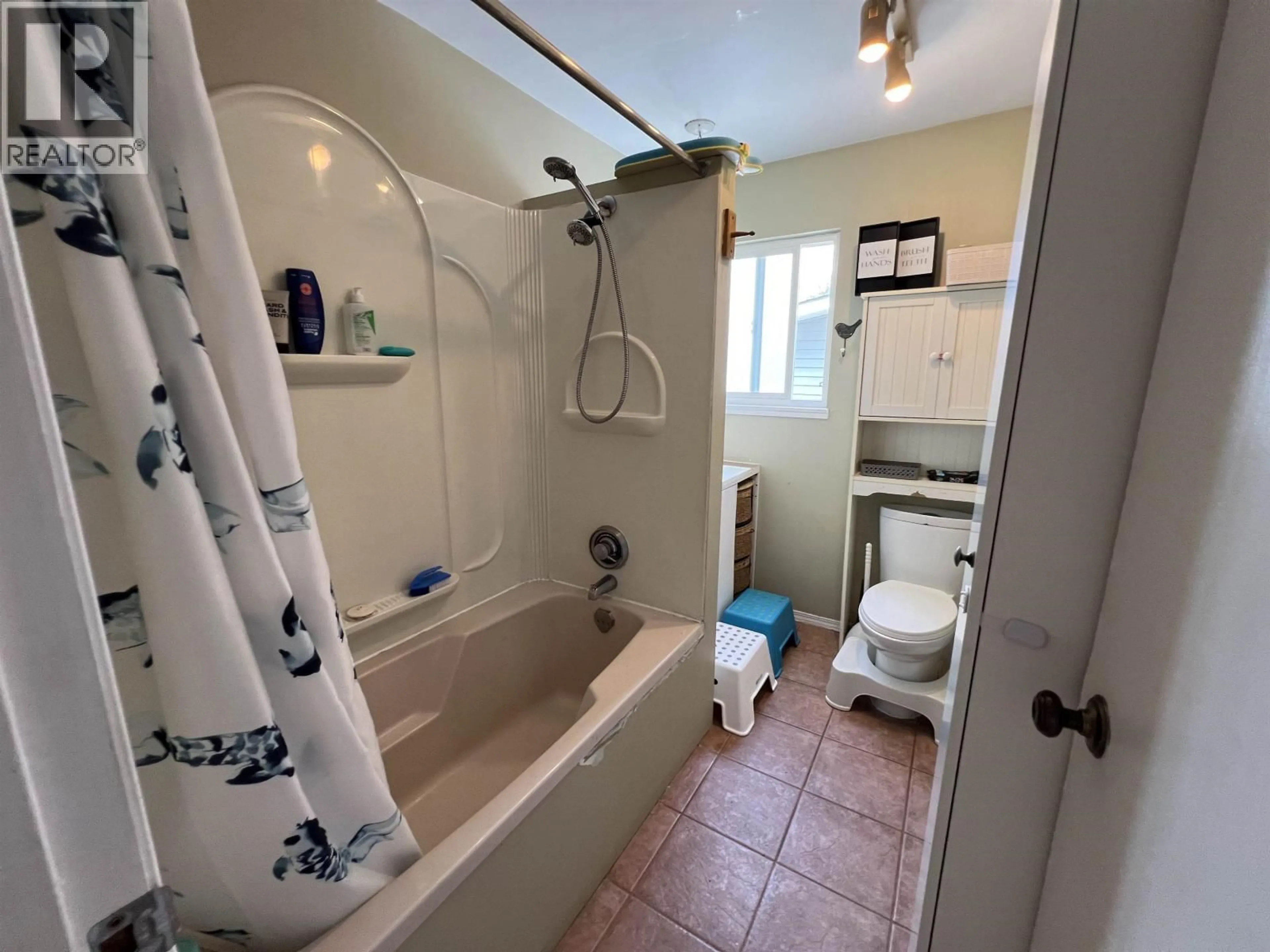 Standard bathroom, unknown for 11811 GEE STREET, Maple Ridge British Columbia V2X7L8