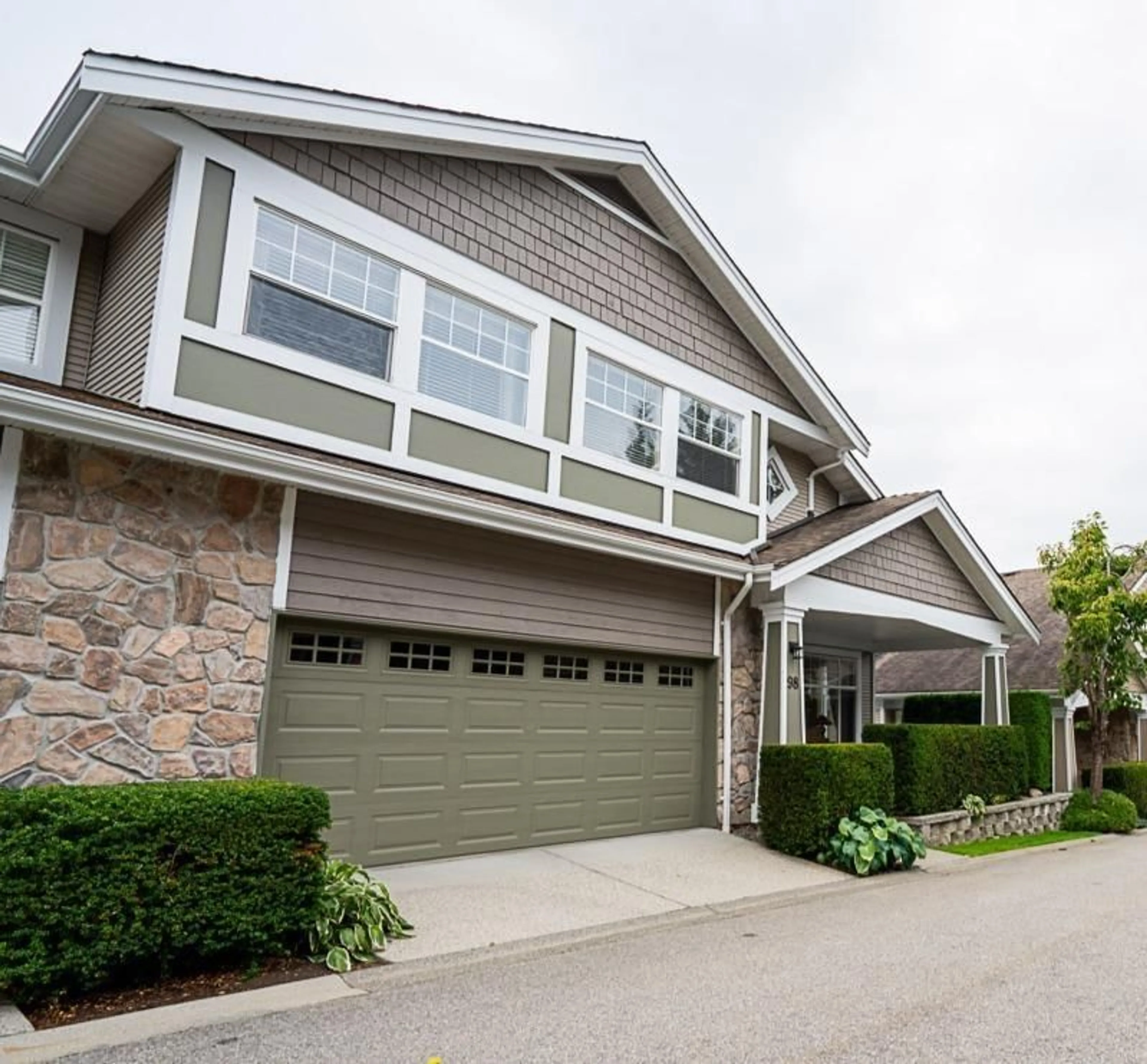 Home with vinyl exterior material, street for 98 - 3500 144, Surrey British Columbia V4P3J6