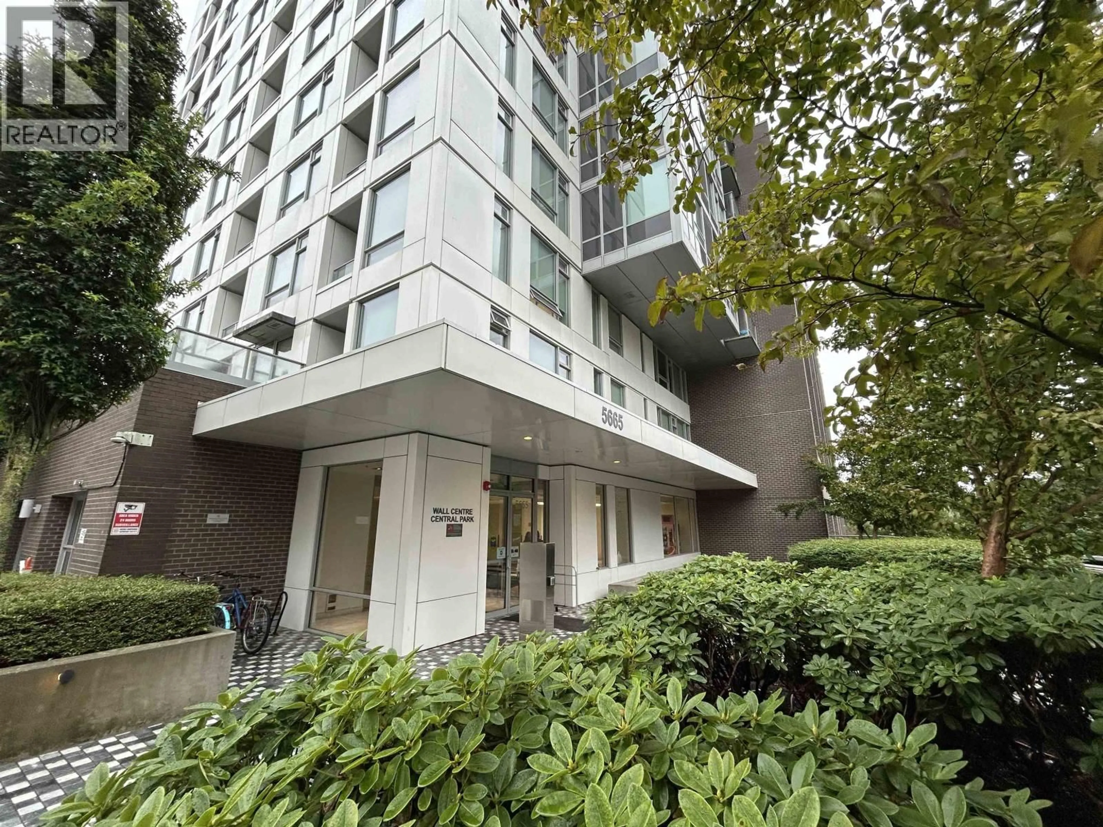 Indoor foyer for 613 - 5665 BOUNDARY ROAD, Vancouver British Columbia V5R0E4