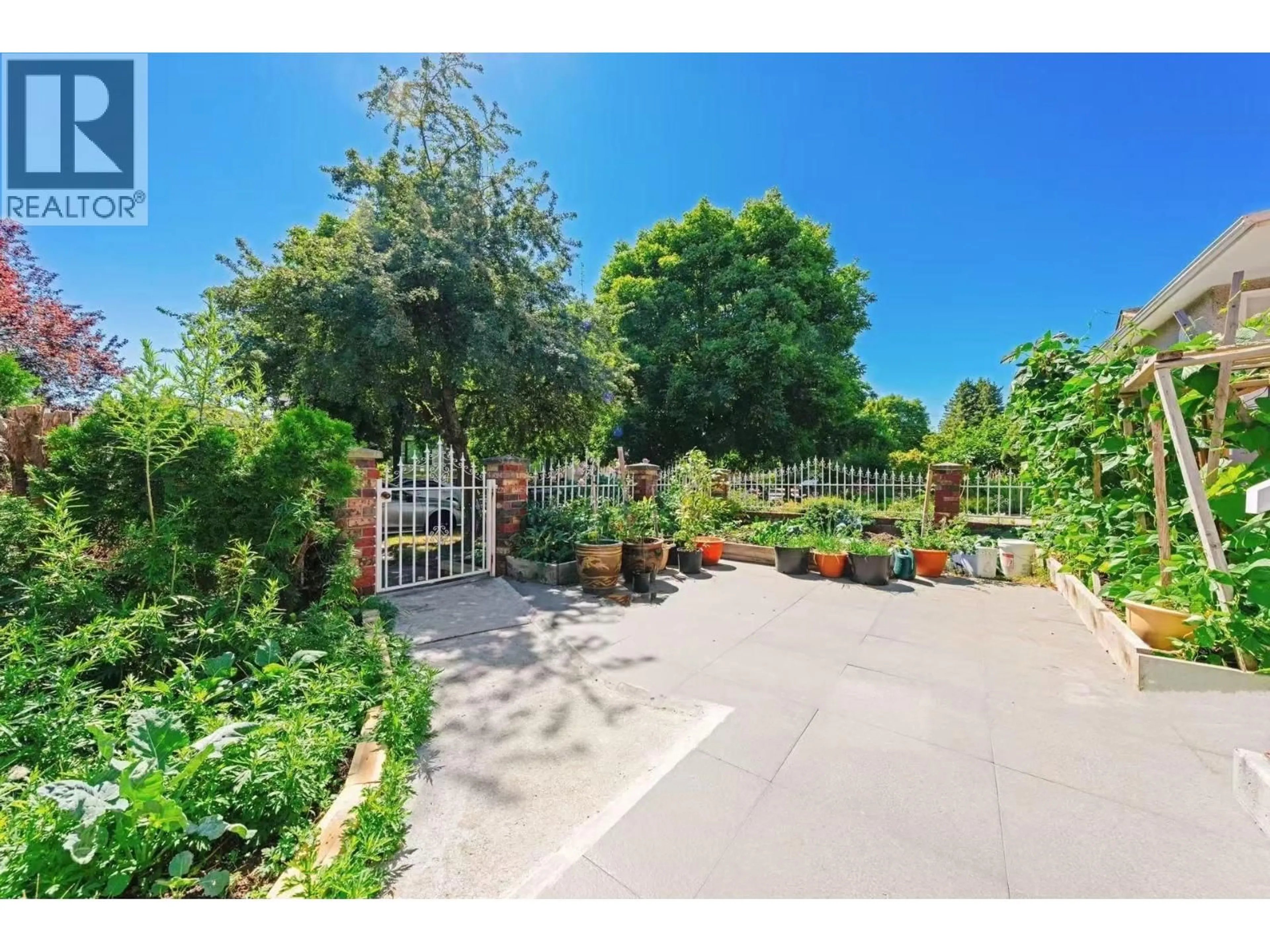 Patio, street for 75 56TH AVENUE, Vancouver British Columbia V5X1P7