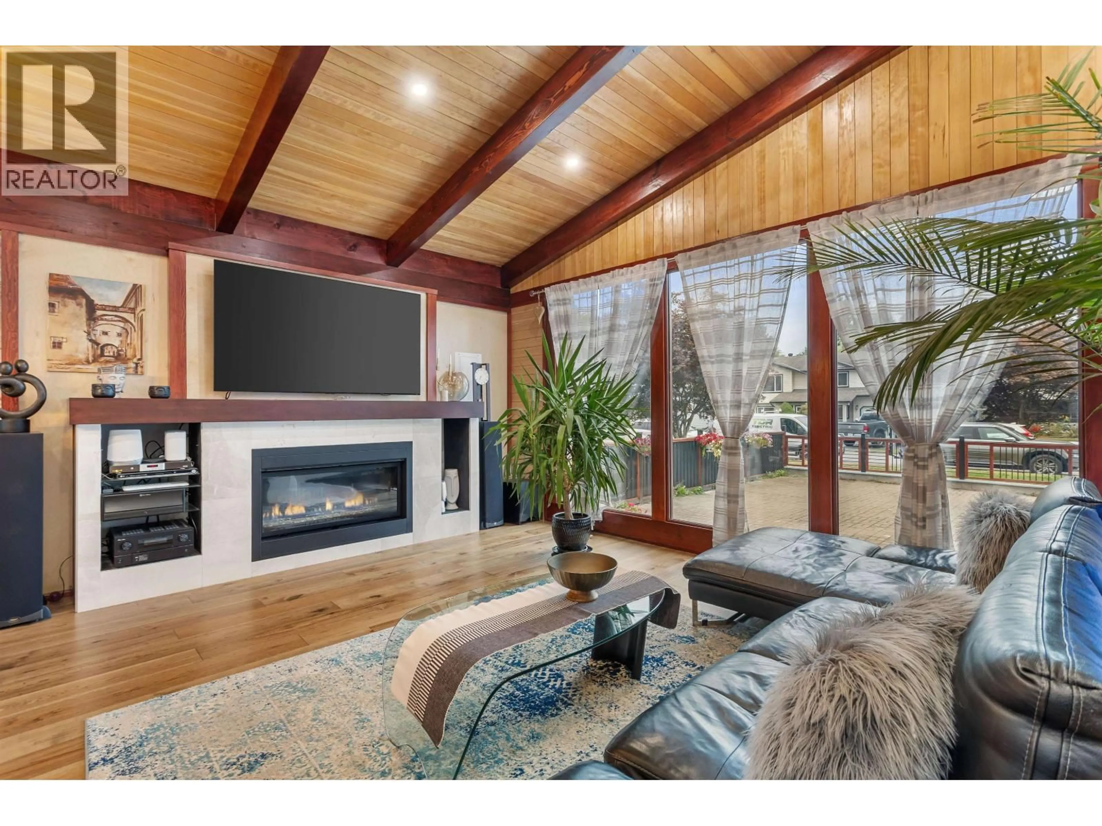 Living room with furniture, wood/laminate floor for 852 WRIGHT AVENUE, Port Coquitlam British Columbia V3B1W1