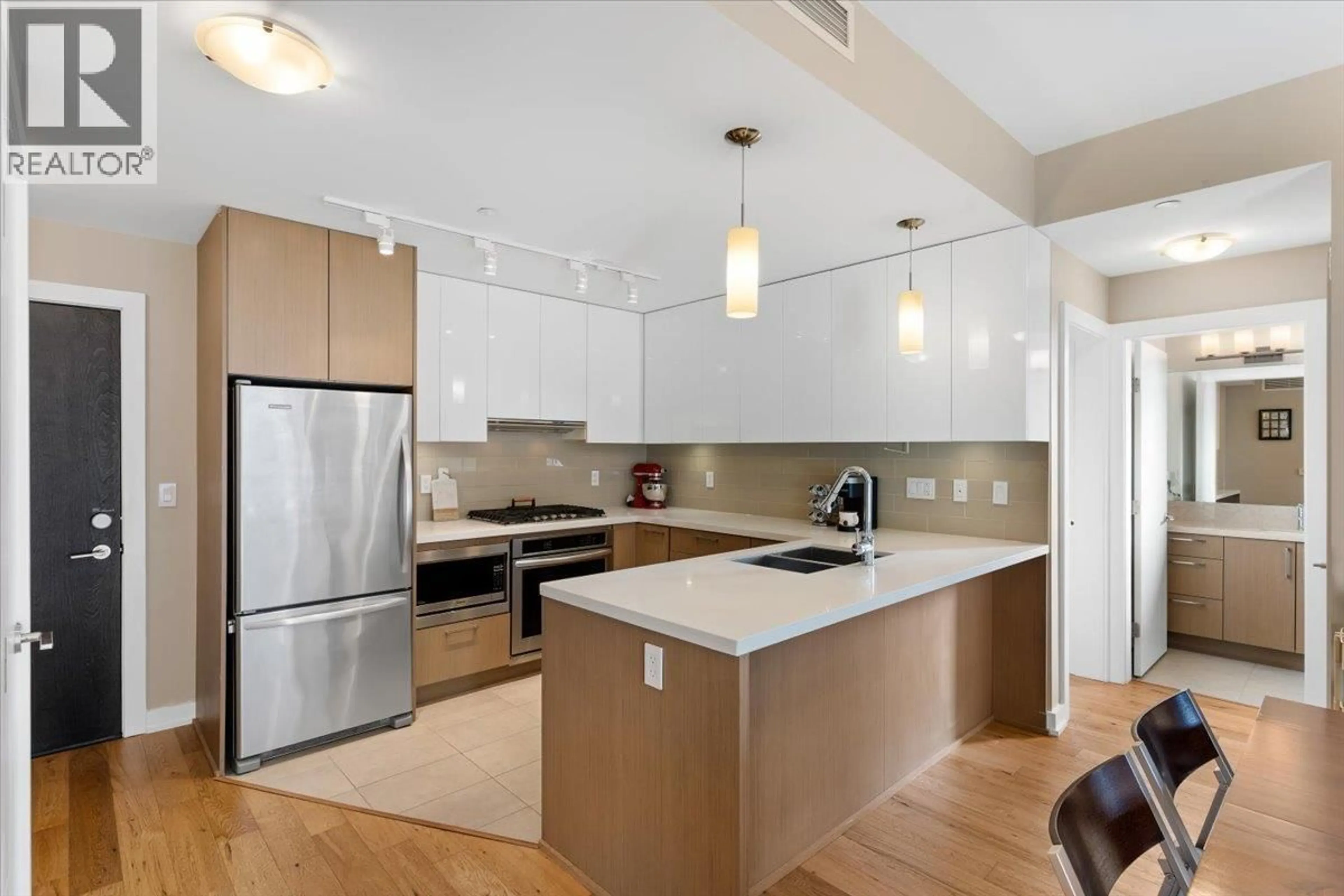 Contemporary kitchen, unknown for 525 - 5399 CEDARBRIDGE WAY, Richmond British Columbia V6X0L6