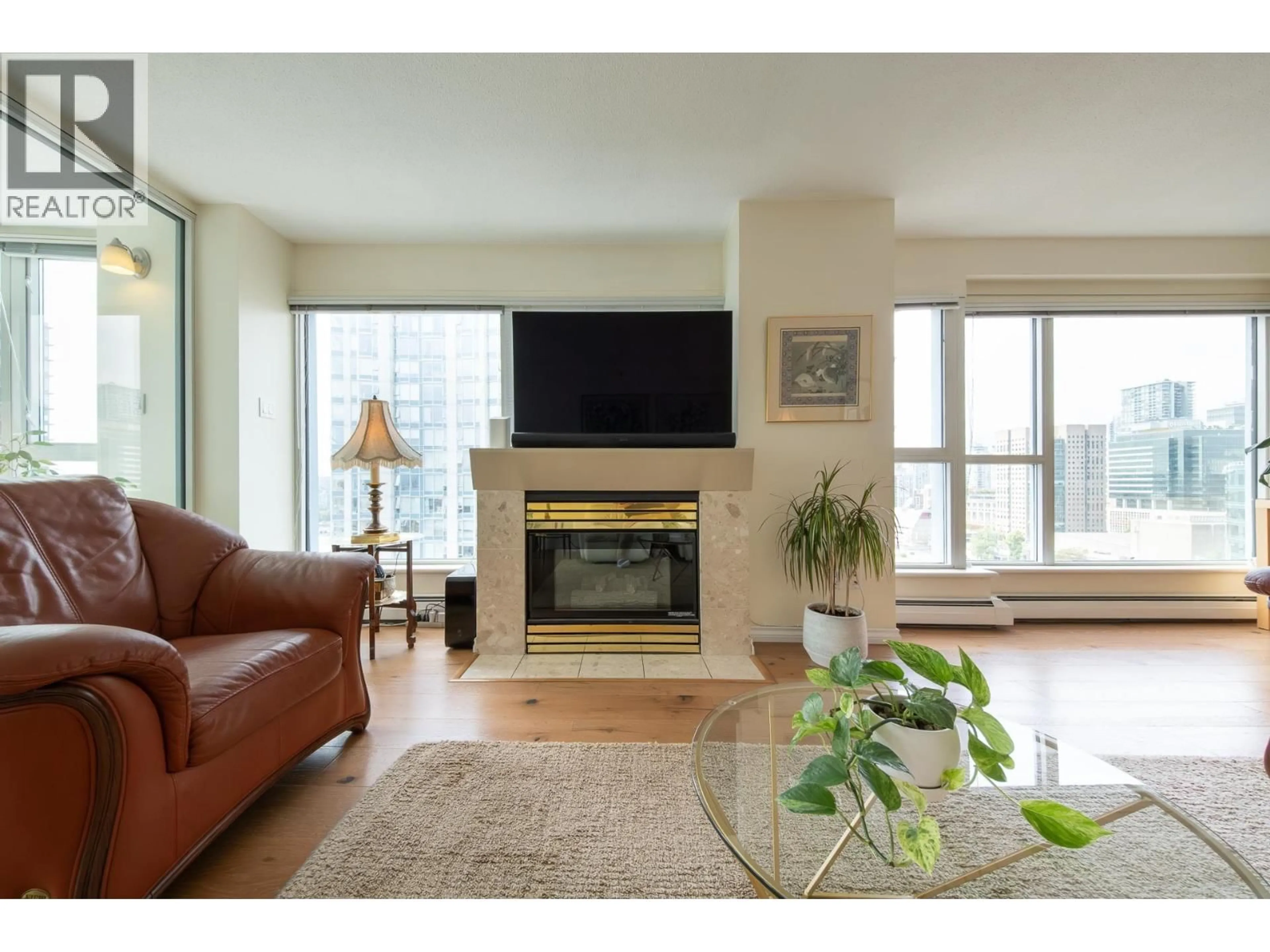 Living room with furniture, wood/laminate floor for 2204 - 183 KEEFER PLACE, Vancouver British Columbia V6B6B9