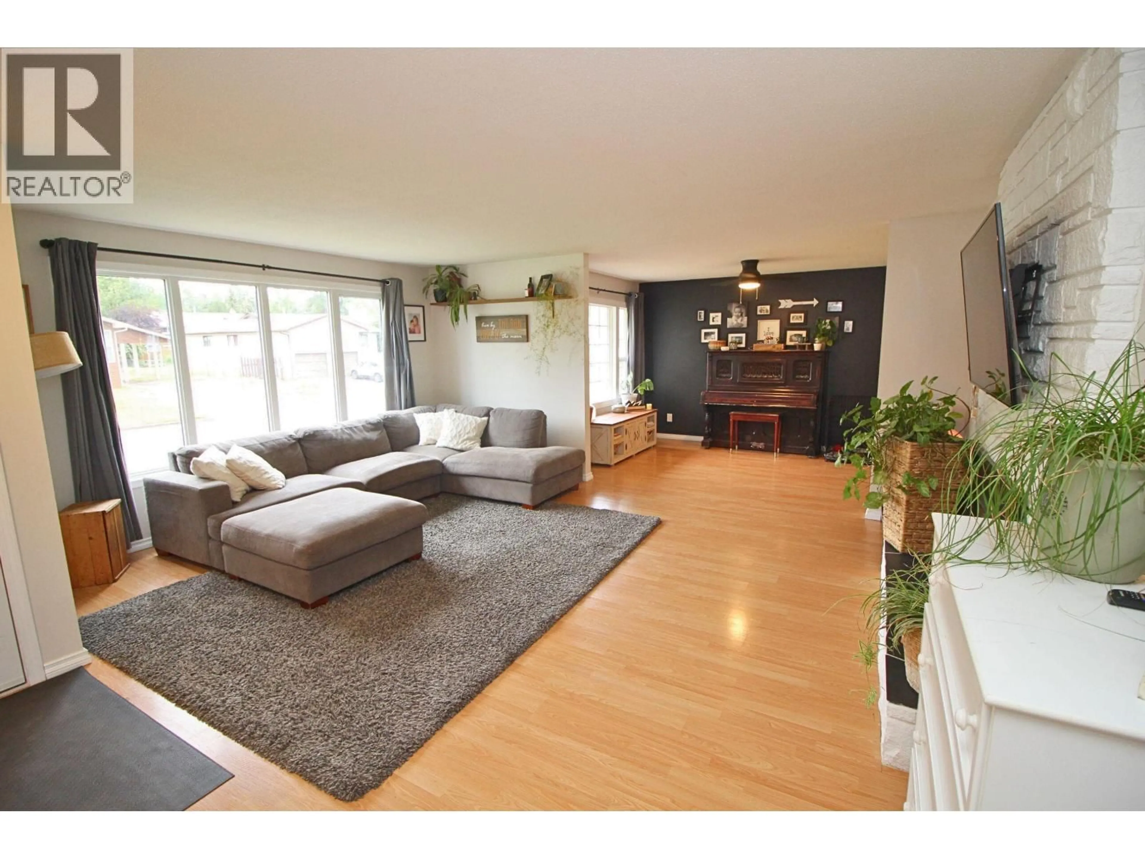 Living room with furniture, wood/laminate floor for 3369 GILLESPIE ROAD, Houston British Columbia V0J1Z0